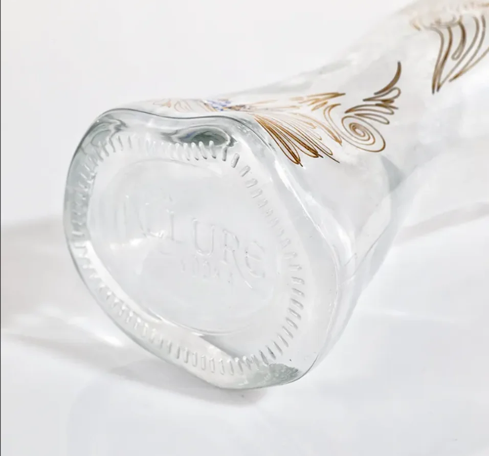 Wholesale silk screen printing personalized liquor bottle  700ml 750ml woman body shaped vodka glass  botella tequila de vidrio