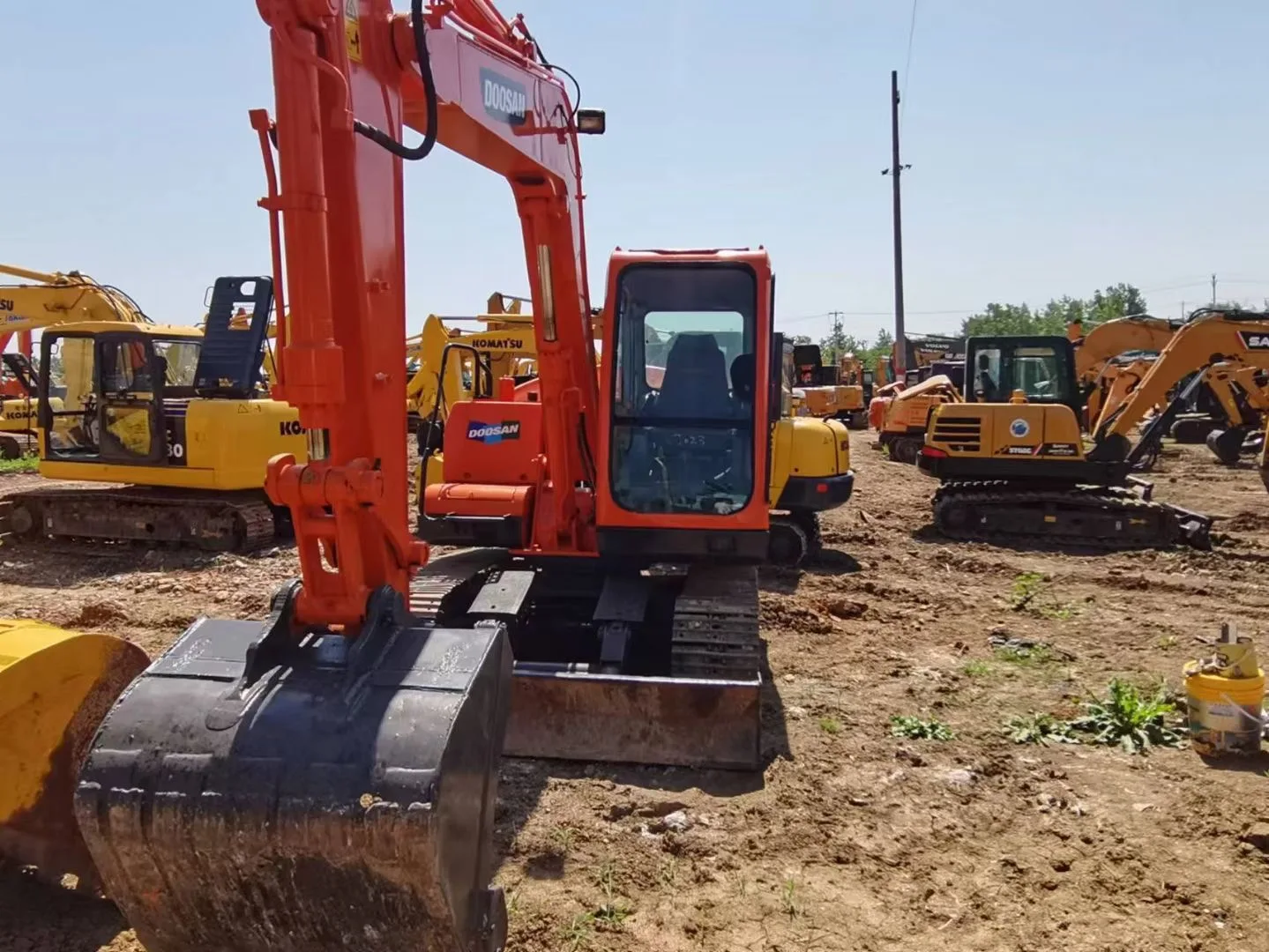 used second hand DOOSAN DX80 Crawler hydraulic excavator digger japan original 8 tons low price