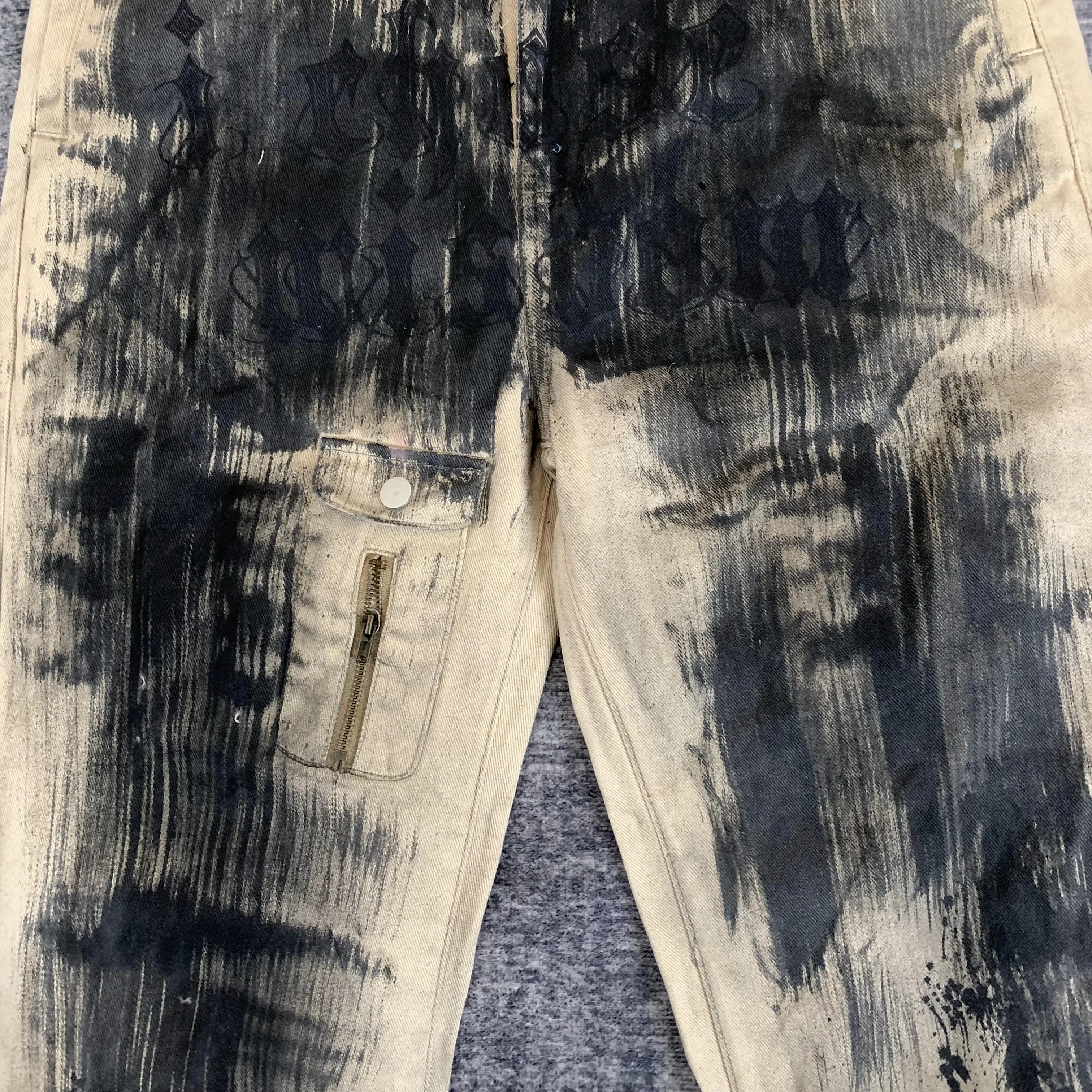 DENIMGUYS American Hip Hop Style Retro Dirty Graffiti Paint Men And Women Cargo Pants Jeans