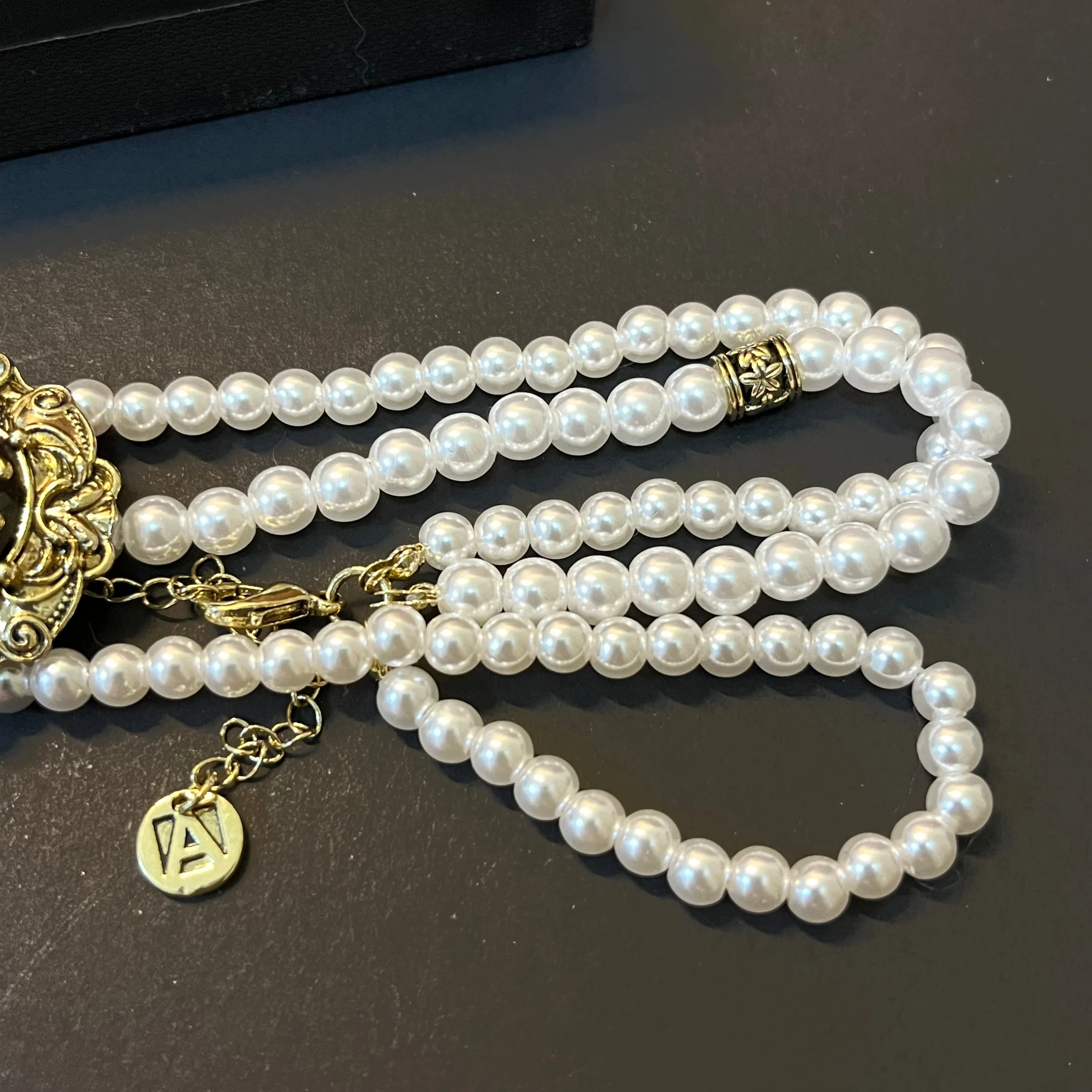 Europe and the United States heavy industry multi-layer pearl necklace female choker niche high-grade sense choker accessories