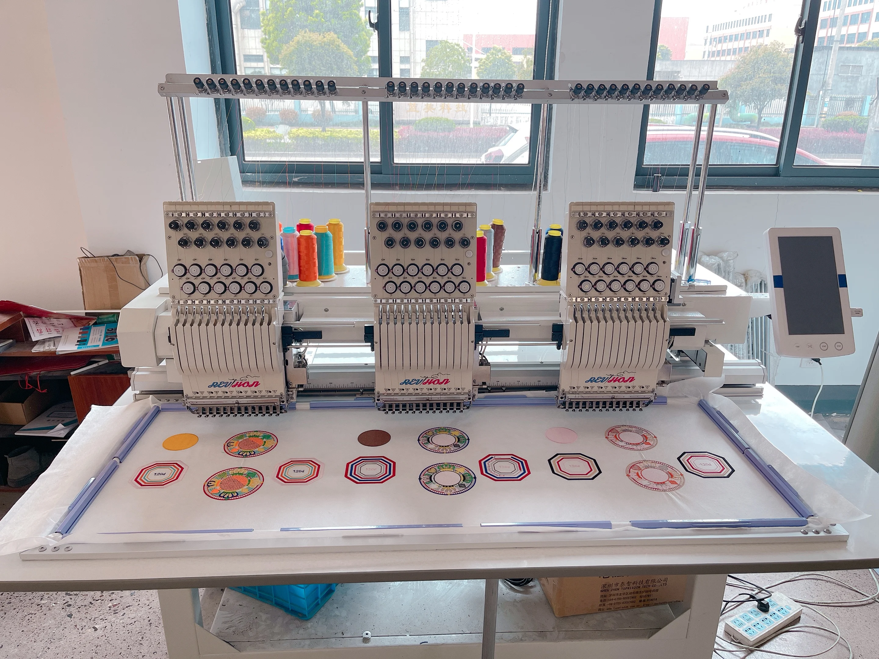 Professional QHM 3 head embroidery machine with 9/12/15needles