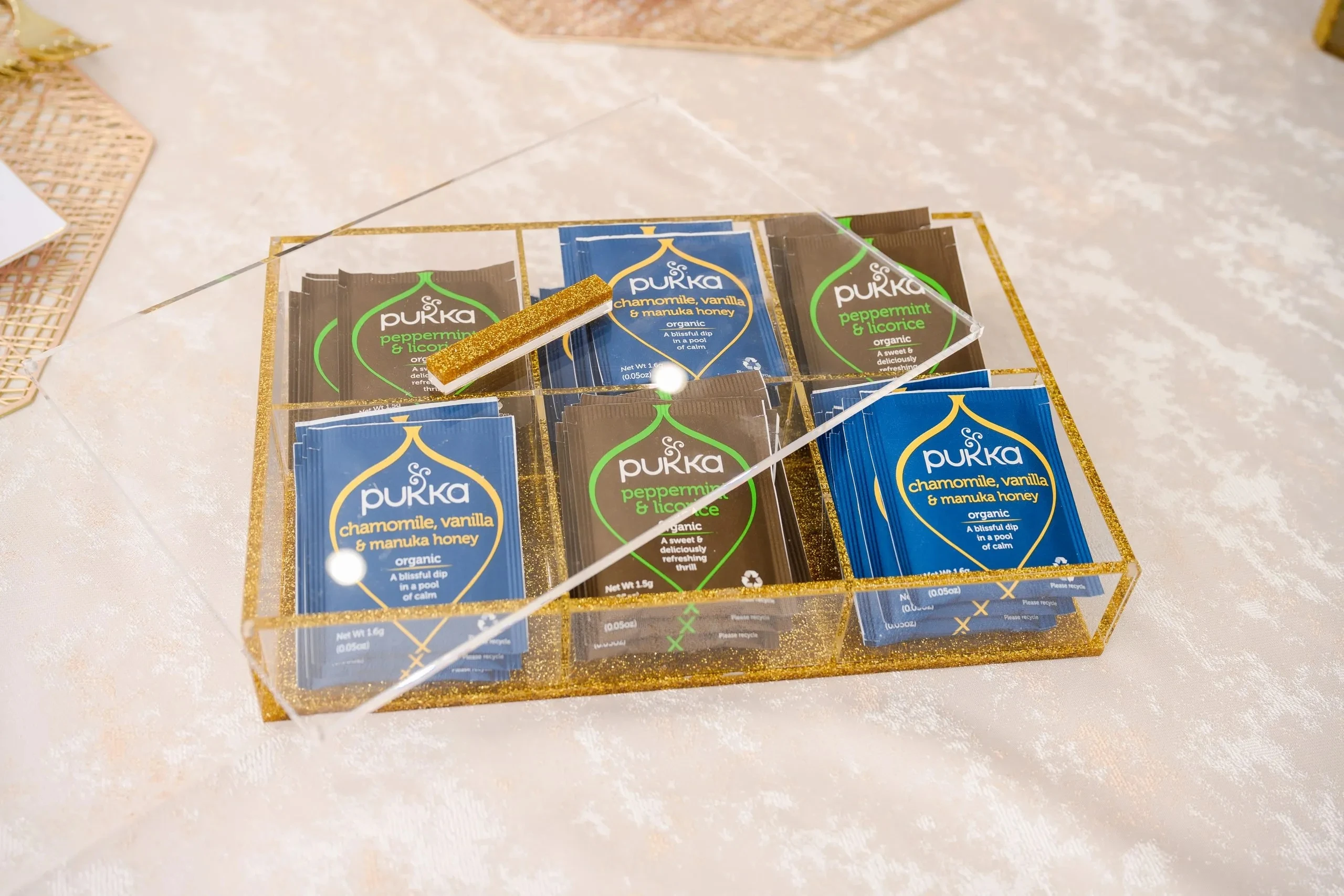 Gold Glitter Acrylic 6 Compartment Dish with Magnetic Lid for Nuts Treats