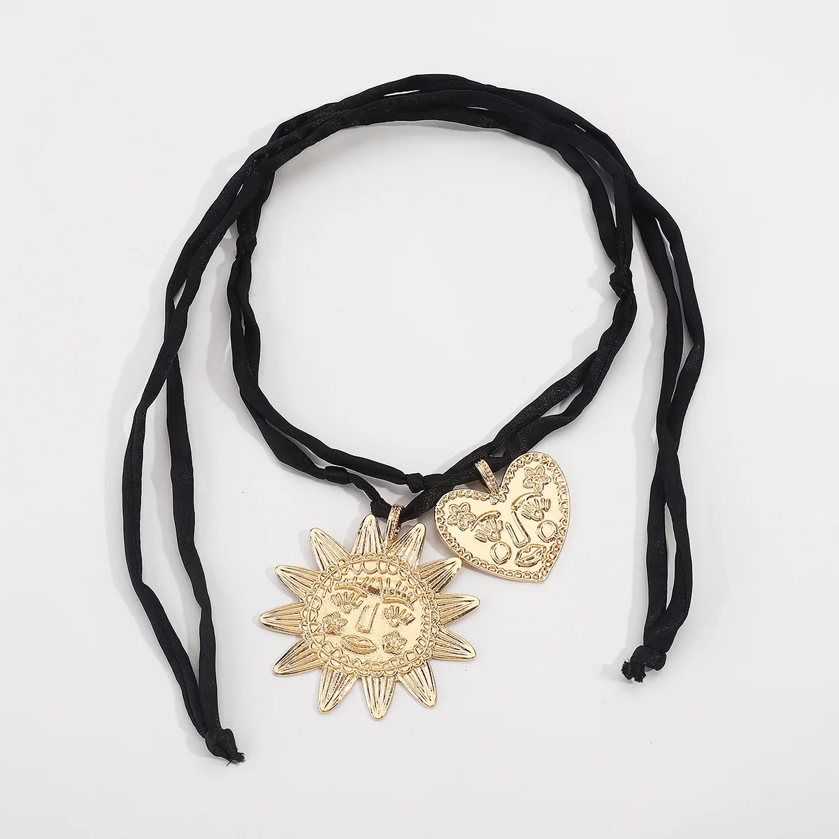 Newest Creative Fashion Vintage Long Metal Sunflower Heart Pendant Rope Chain Necklace For Women Alloy Jewellery