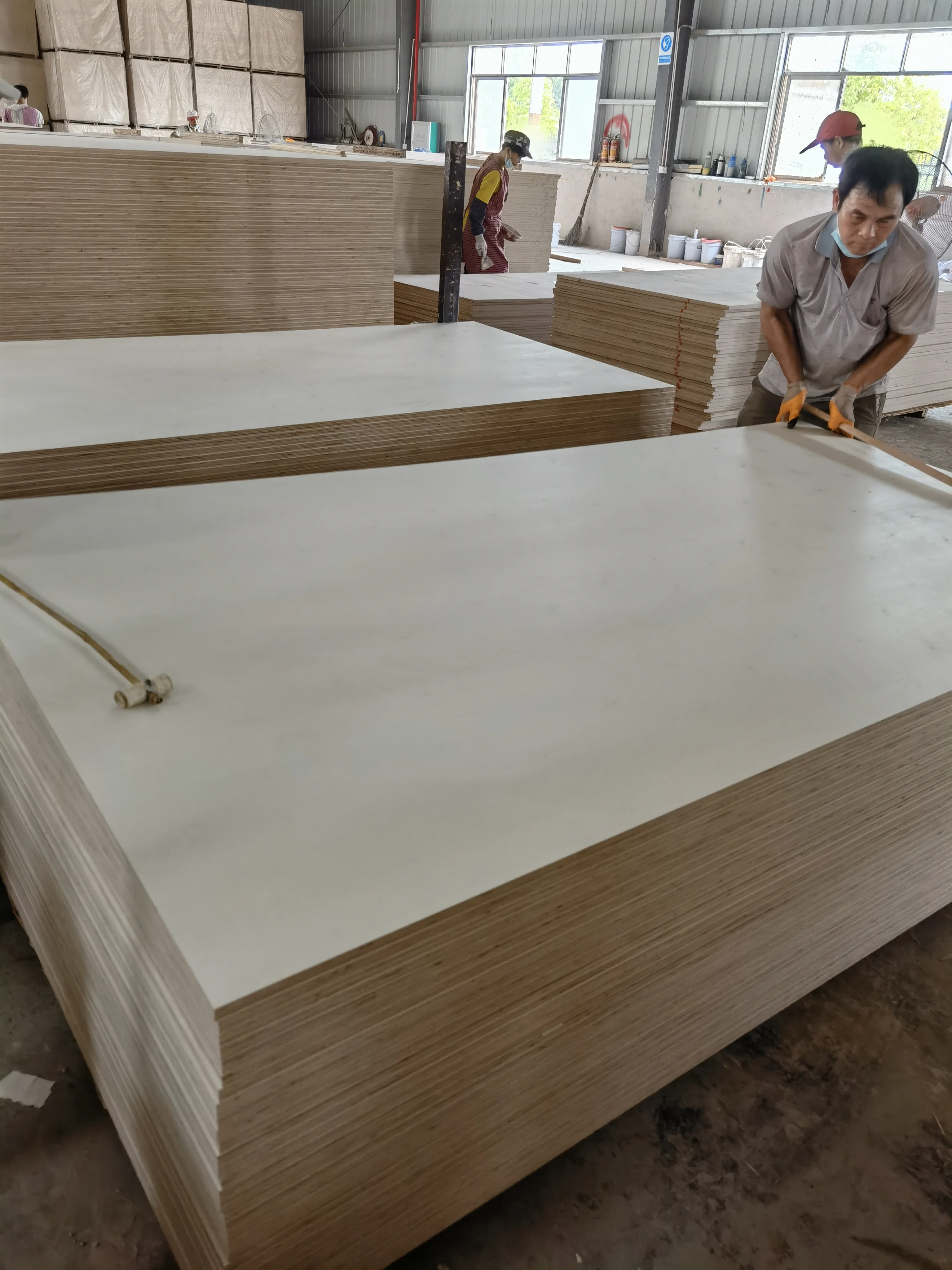 Wholesale Price High Quality 12mm 15mm 18mm Melamine Wood 18mm Plywood Sheet Furniture Plywood