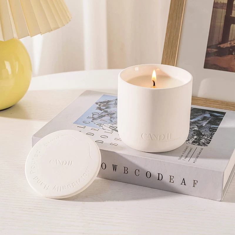 NEWIND Custom High Quality Heart-Shaped Organic Soy Wax Scented Candles Glass Jar Wholesale Religious Occasions Air Freshening