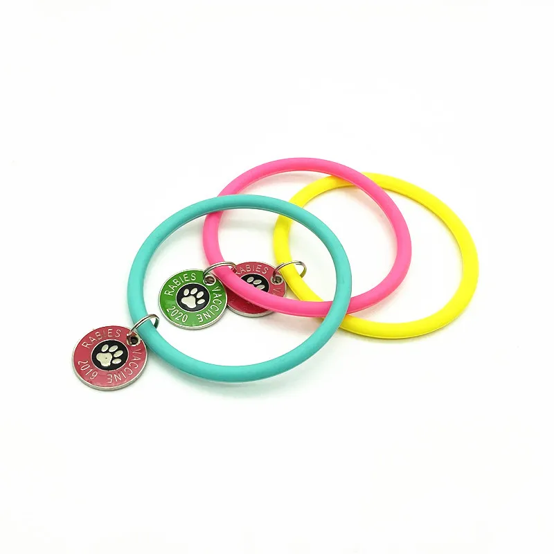 New arrival silicone wristbands round baller bracelet keychain key holder with custom logo metal pendant key ring s
