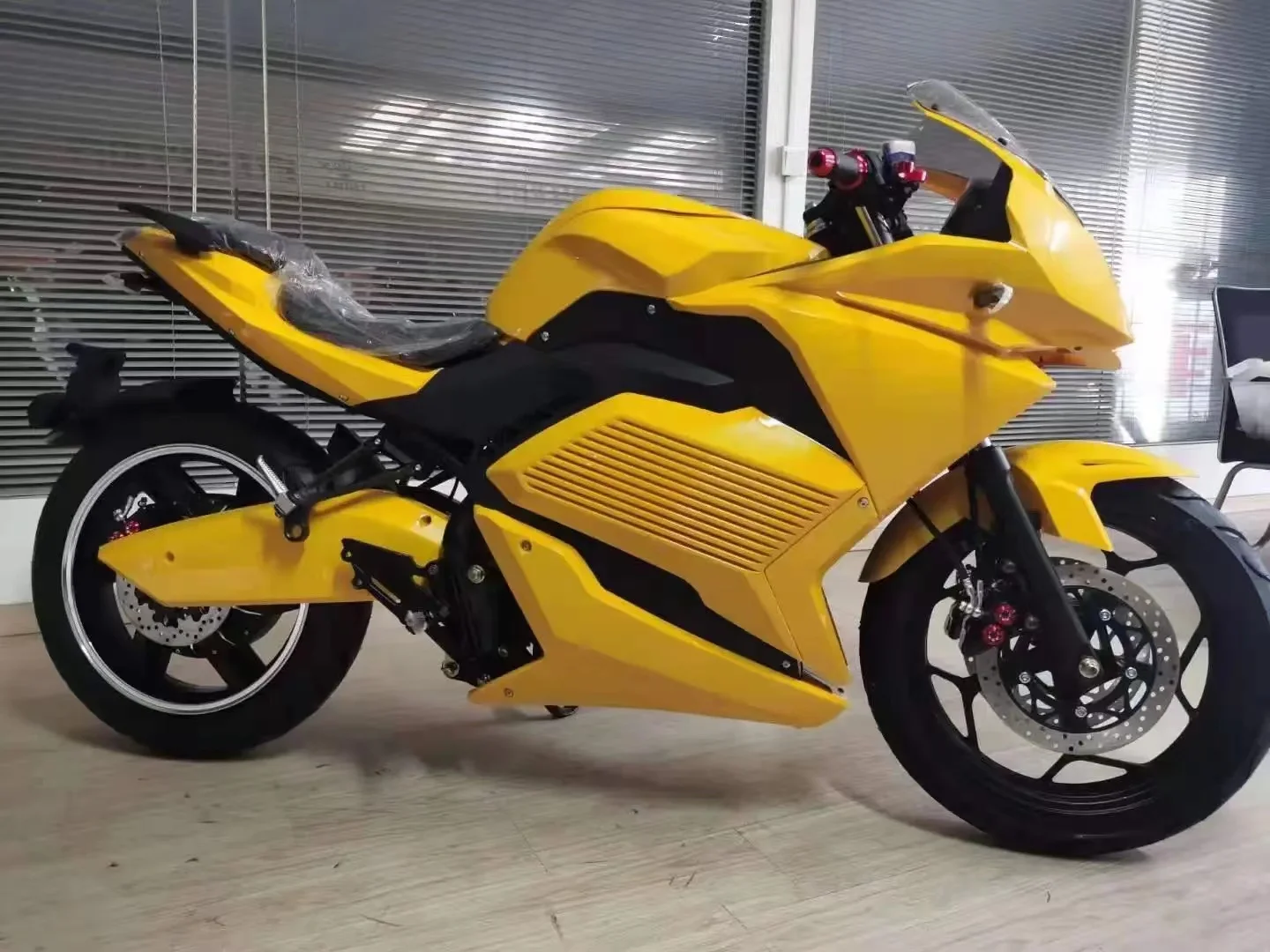 3000W Super Power 72V Engine Motorcycle Long Range Electromobile with Strong Force and Price for Adults