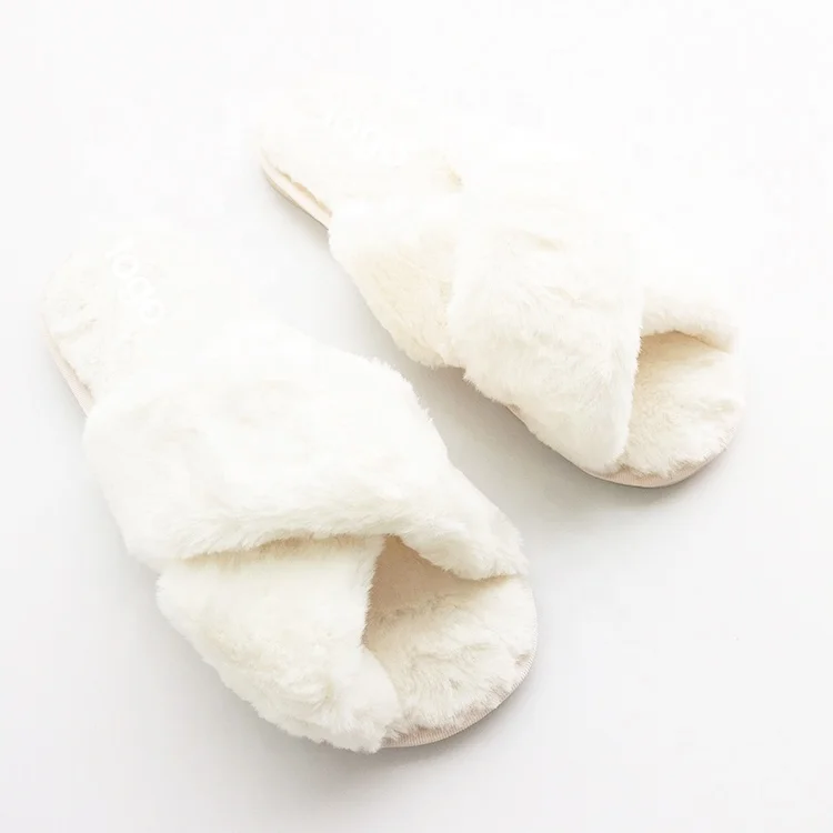 Hot Selling Winter Crossing Plush Furry Fluffy Soft Fuzzy Slippers White House Slippers for Mozambique Women