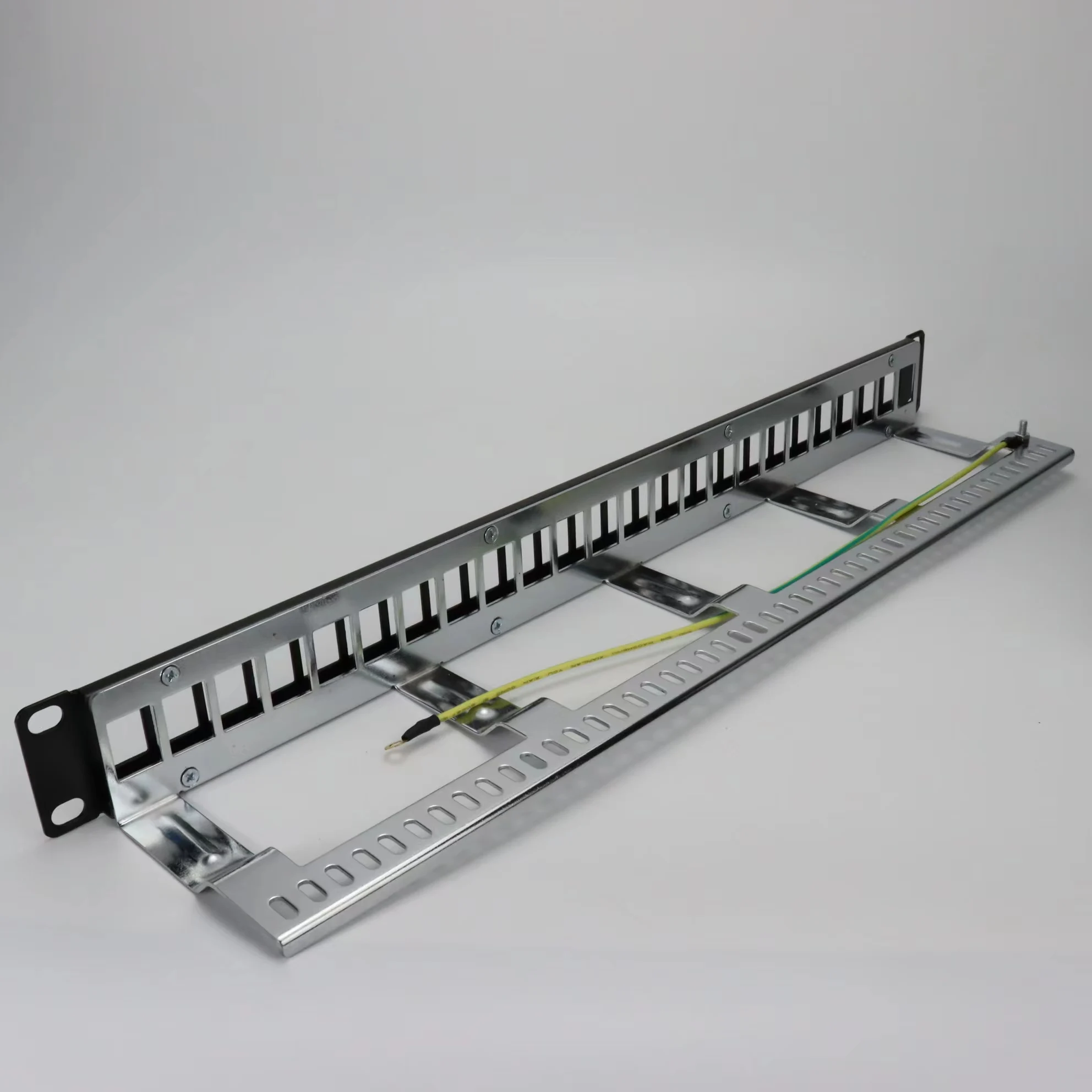 Factory Wholesale Price 16 24 48 port Cat5e cat6 cat 6 Cat6a cat7  UTP stp patch panel rack