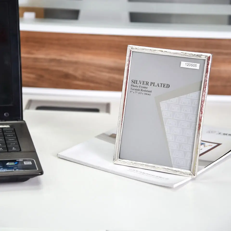 Latest Design Tabletop Stand 5x7 Sterling Metal Satin glossy Silver Picture Photo Frame