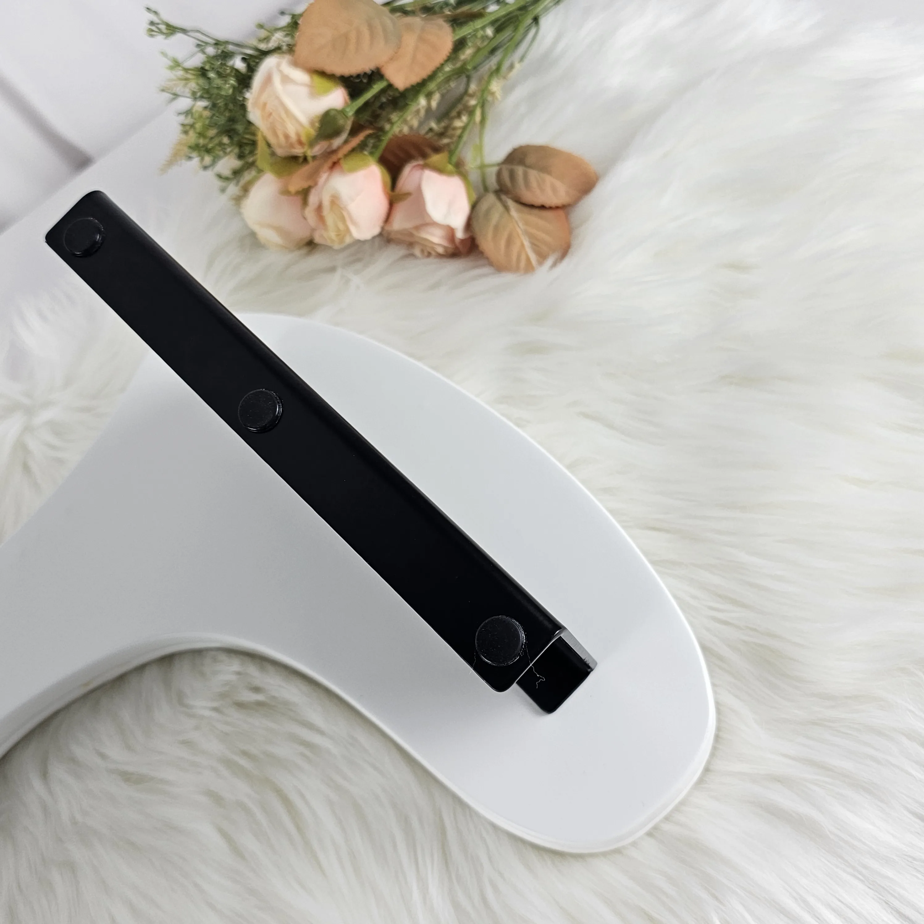 2024 NEW Half Moon shape Manicure Tool PU Leather Nail Arm Rest Cushion Nail Holder Hand Pillow Arm Rests for Nail tech