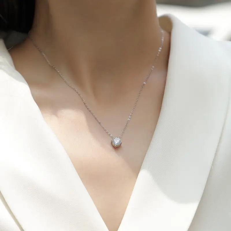 2024 Fashion Jewelry 925 Sterling Silver True Love Four prong Moissanite Pendant Necklace