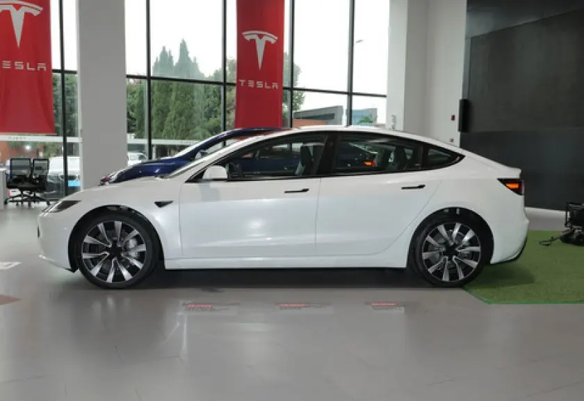 TESLA 2023 дальноездный полноприводный автомобиль модель 3 седан