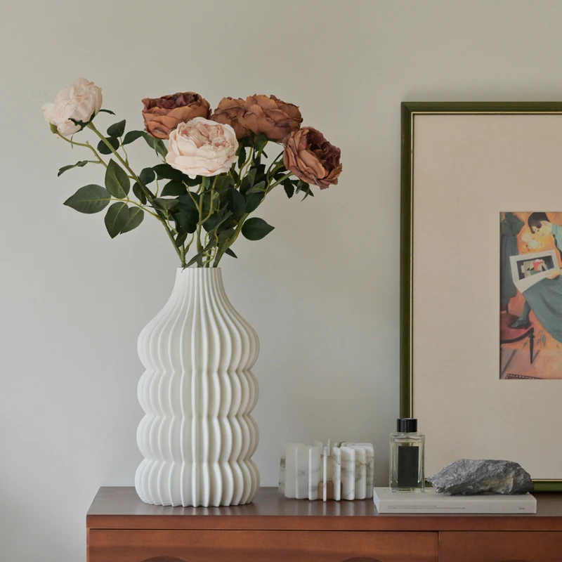 Simply Style Unique Geometry Shaped Ceramic Vasse White Striped Flower Vase for Wedding Table Decoration