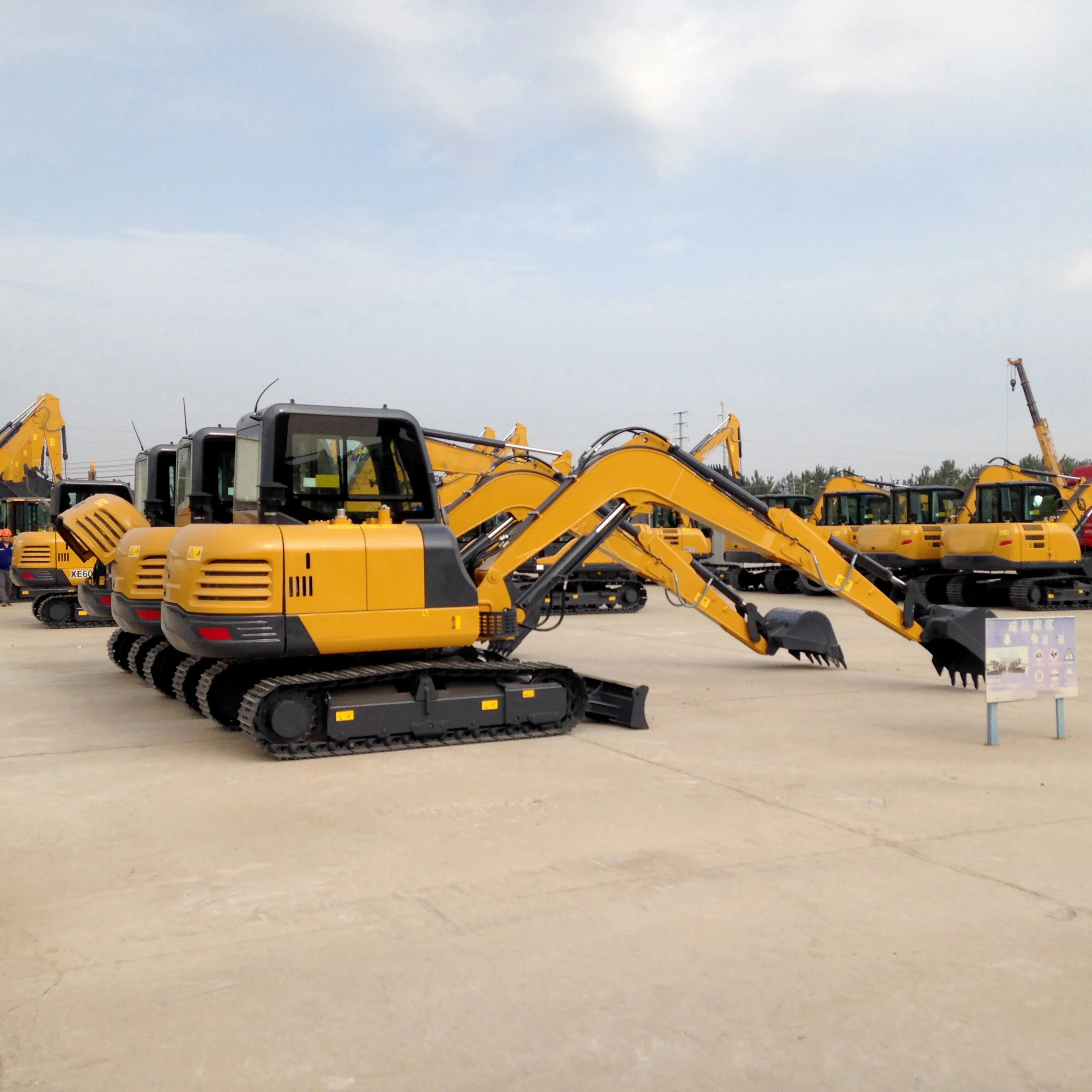 High Efficiency 6 Ton Small Excavator XE60GA with Good Price