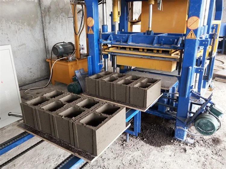 China Fully Automatic Hydraulic Interlocking Concrete Cement Hollow Block Making Machine QT4-15 Fly Ash Brick Making Machinery