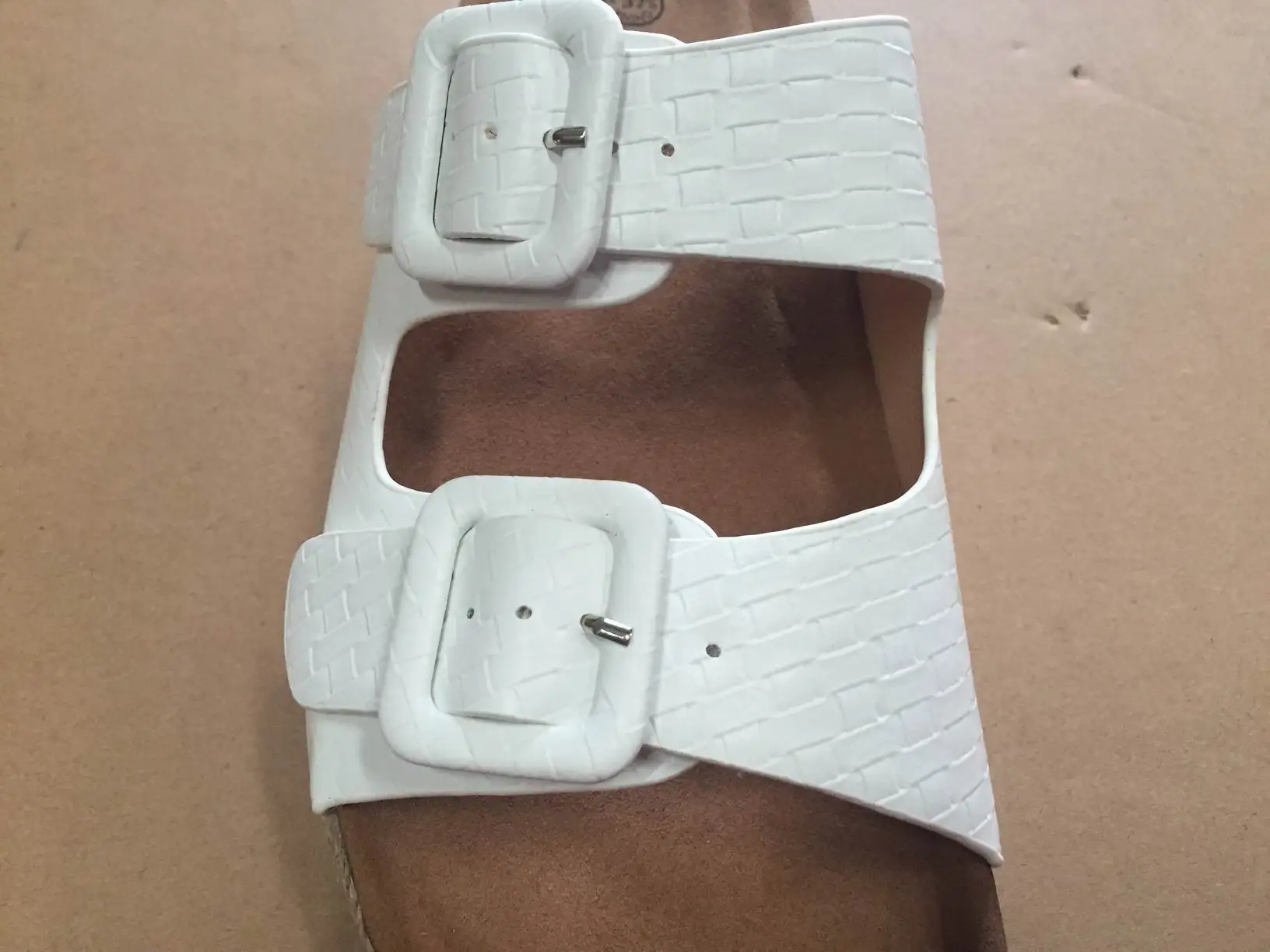 Product inspection and quality control of White slippers in zhejiang