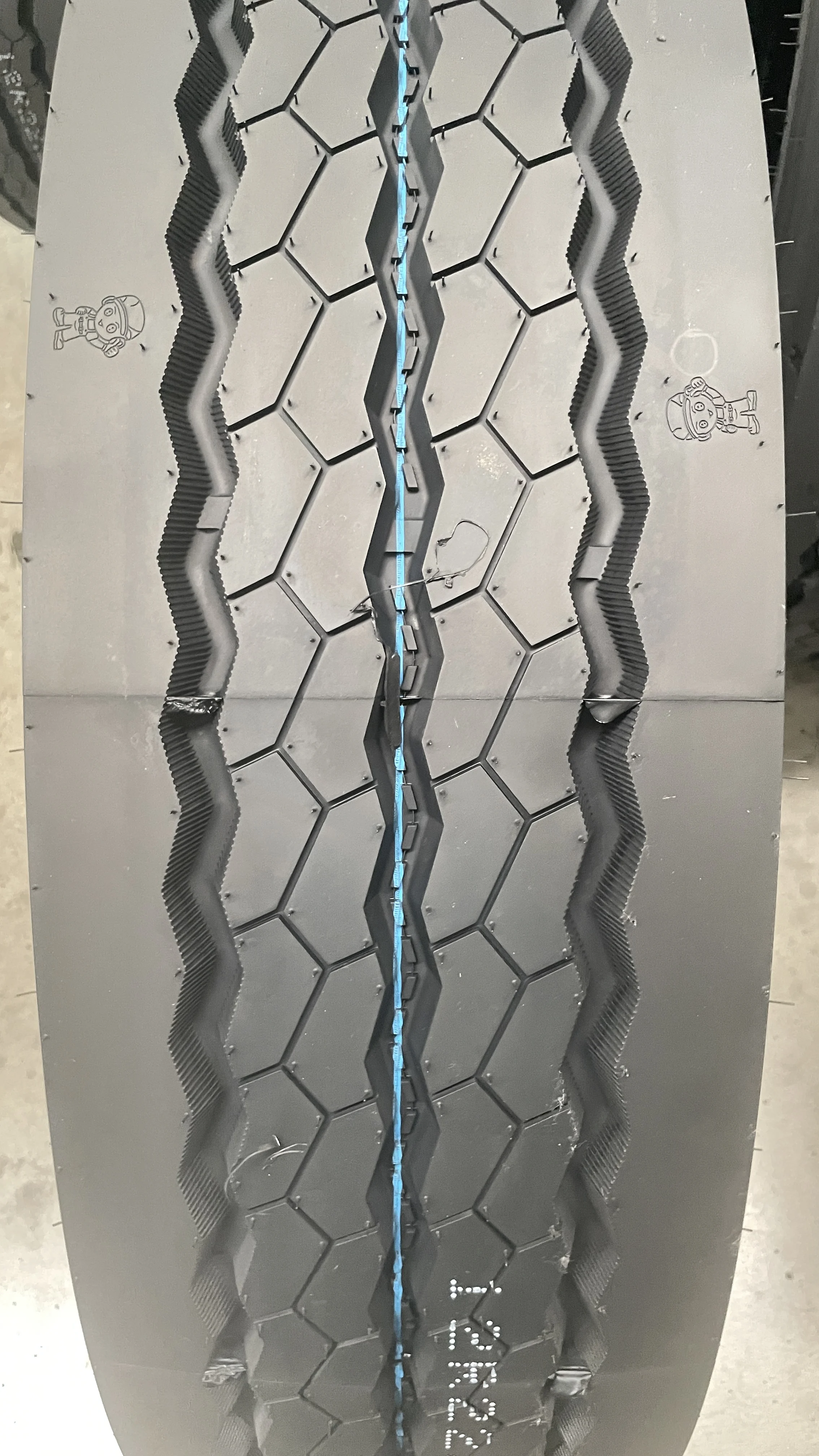 Chinese Factory direct sales Heavy Loader truck tyres 295/80R22.5 off the road tires TBR radial 295/80R22.5 315 70 17.5