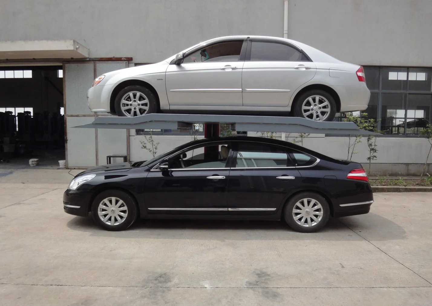 Portable 2500 KG hydraulic single post car lift with electric unlocking parking lift