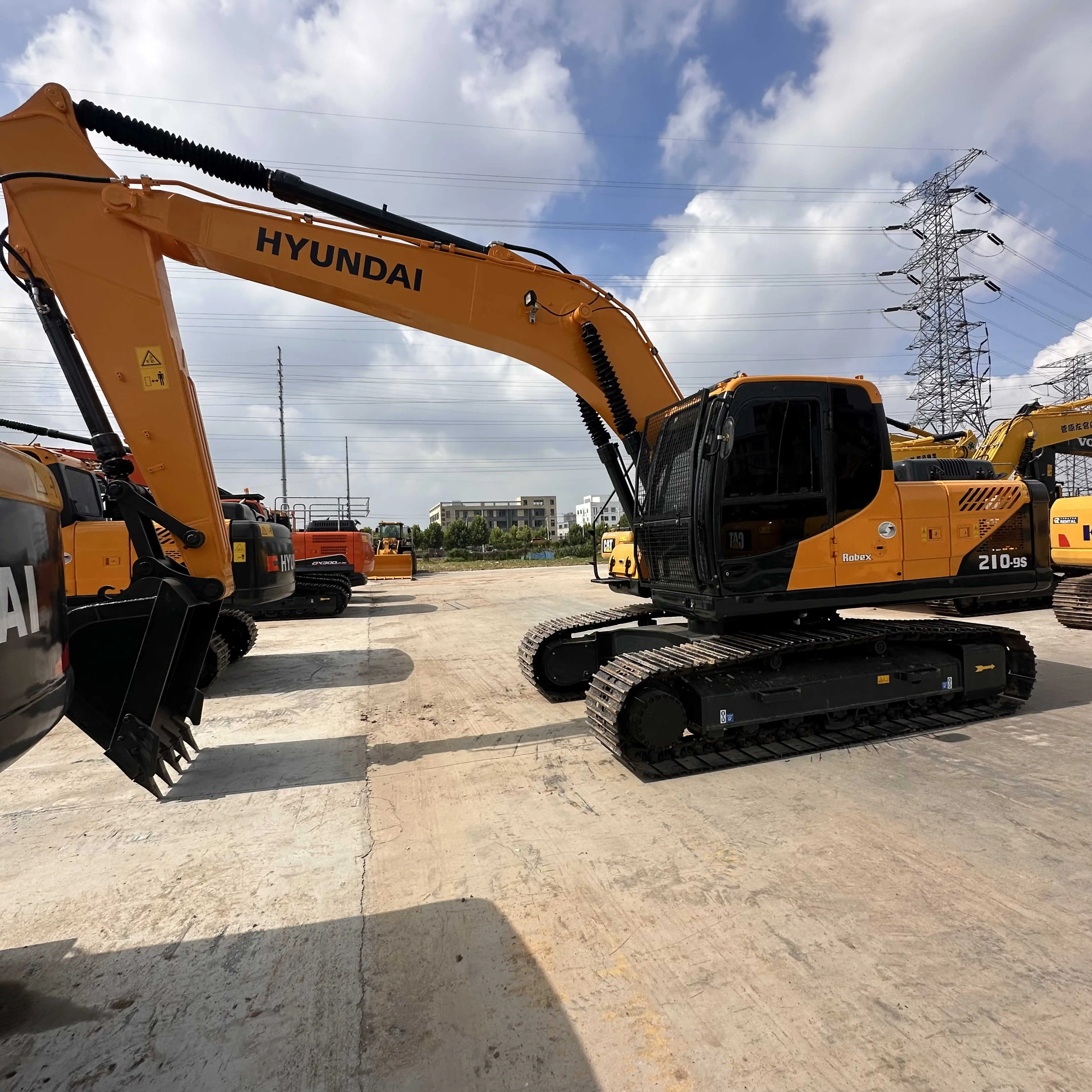 Excellent Condition Used Excavator Hyundai HX210 HD Second-Hand earth-moving excavator machine Hyundai HX210-9s  digger on sale