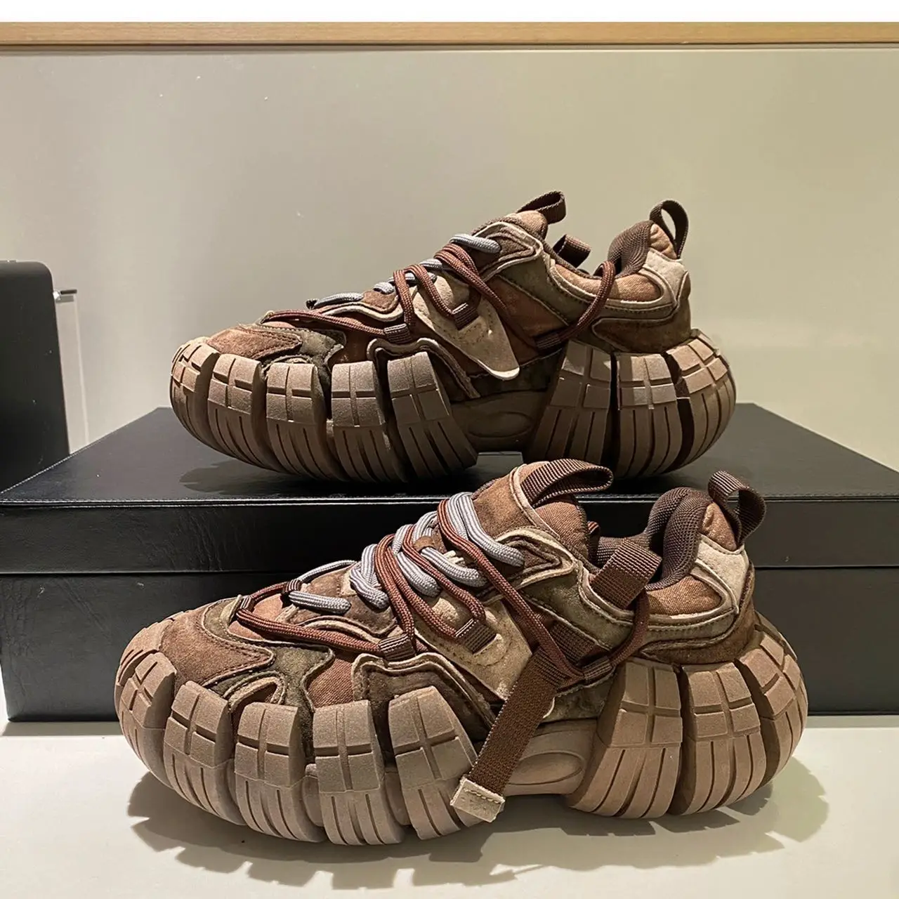 New Black Fashion Walking Style Shoe Chunky Sneaker with custom Logo Casual trendy retro height-increasing dad shoes Men Sneaker