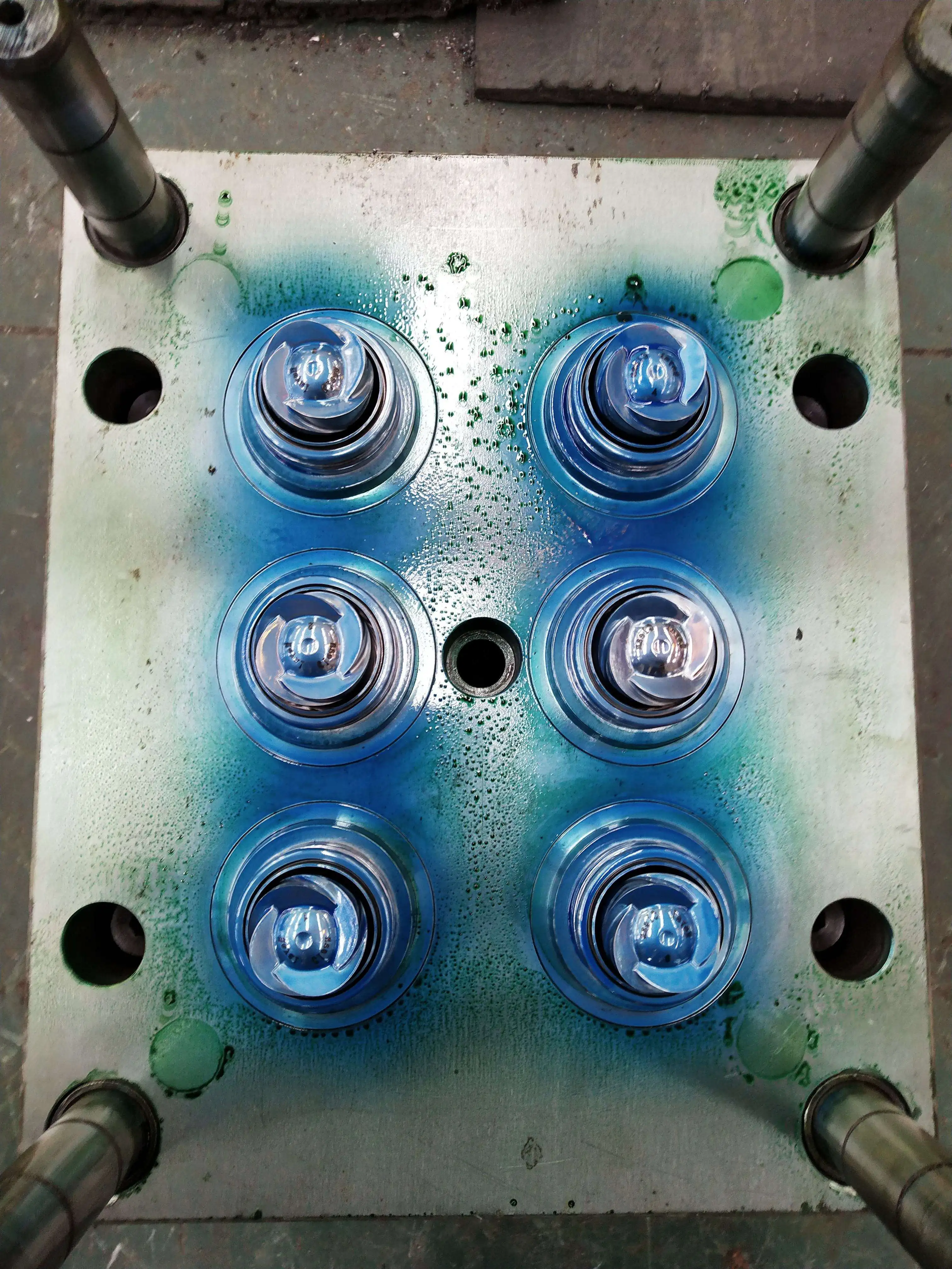 Professional manufacture cheap plastic injection mineral water bottle mould flip top cap lids mold