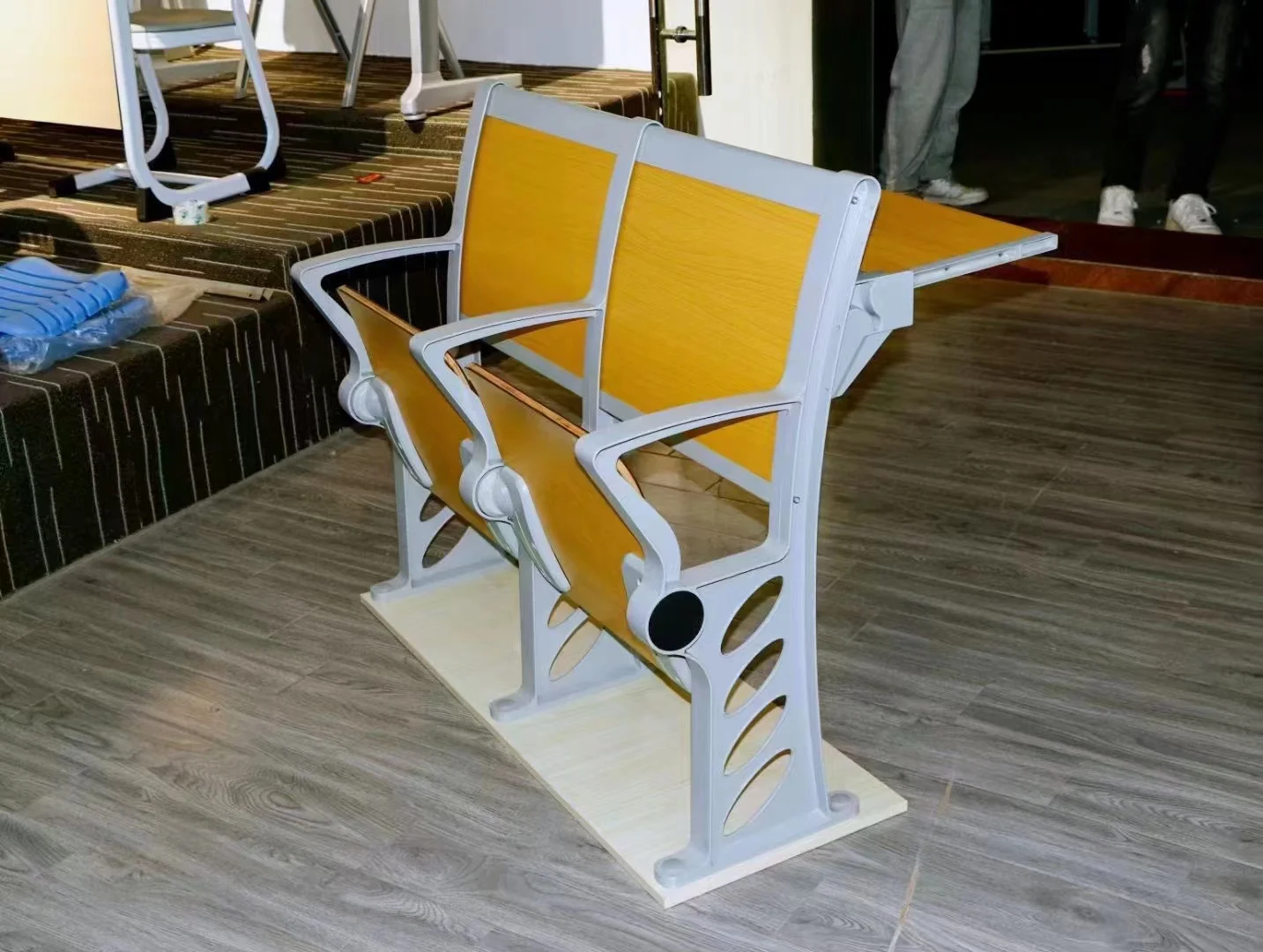 Folding Student Desk and Chair Wooden Lecture Hall Chair College Step Chair for University