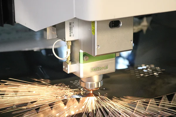  Manufacturing 1000W 1500W Fiber Laser Cutting Machines With Factory