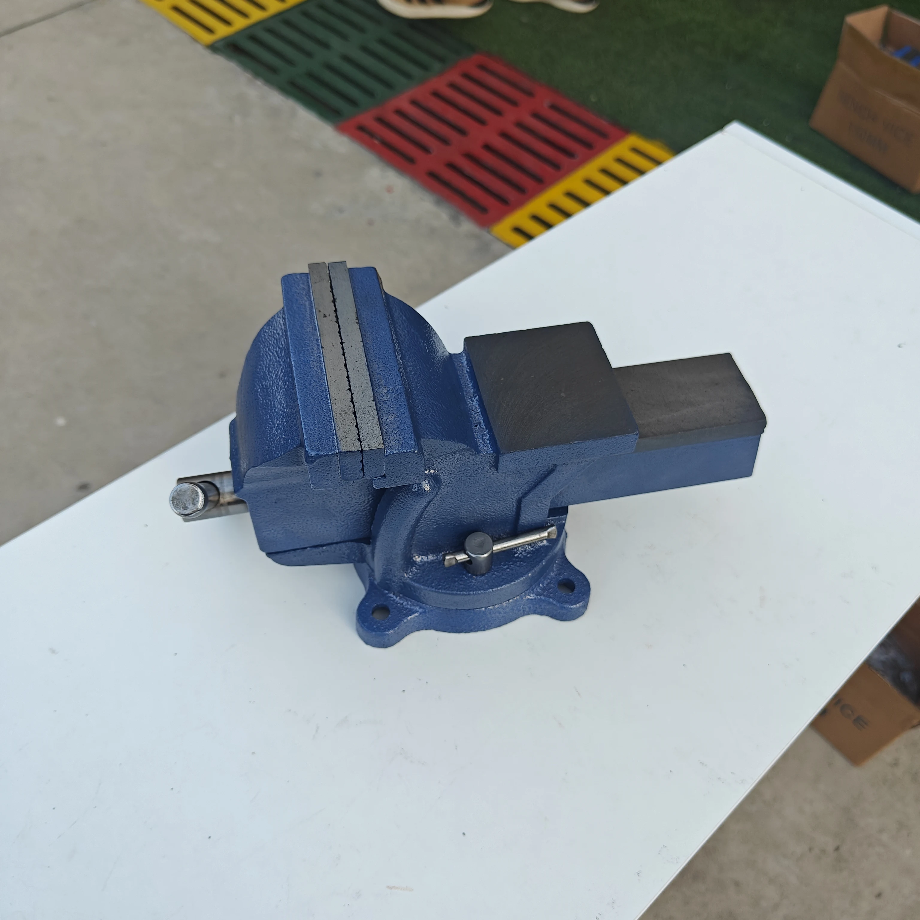 Low MOQ 3/4/5/6/8/10 Inch Multipurpose Cast Iron Bench Vise With Swivel Base