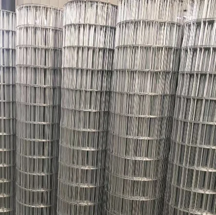 2023 PVC Coated or Galvanized  Iron Wire Welded Chain link Wire Mesh Roll for Farm Garden Fence