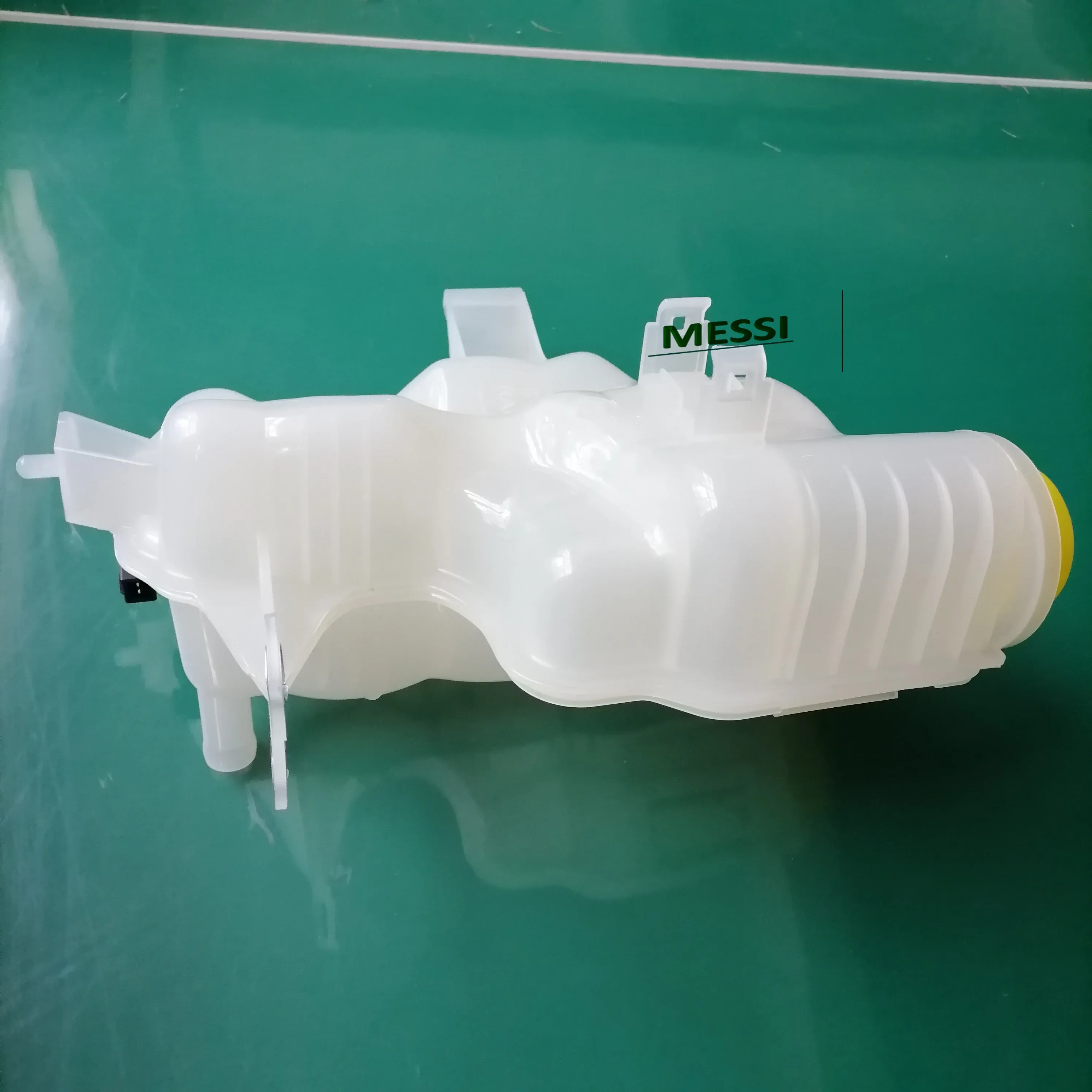 Expansion Tank  LR020367 LR013663  PCF500110 PCF500015 PCF500014/PCF500090  with sensor