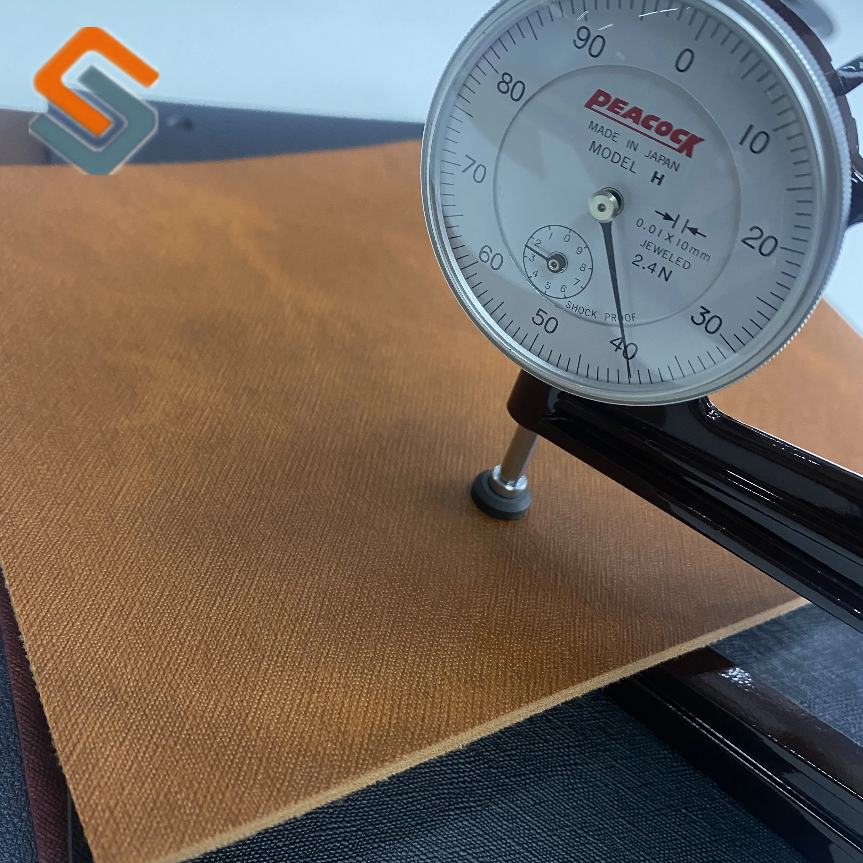Durable 2.4mm thickness pvc saffiano synthetic leather fabric for making footwear