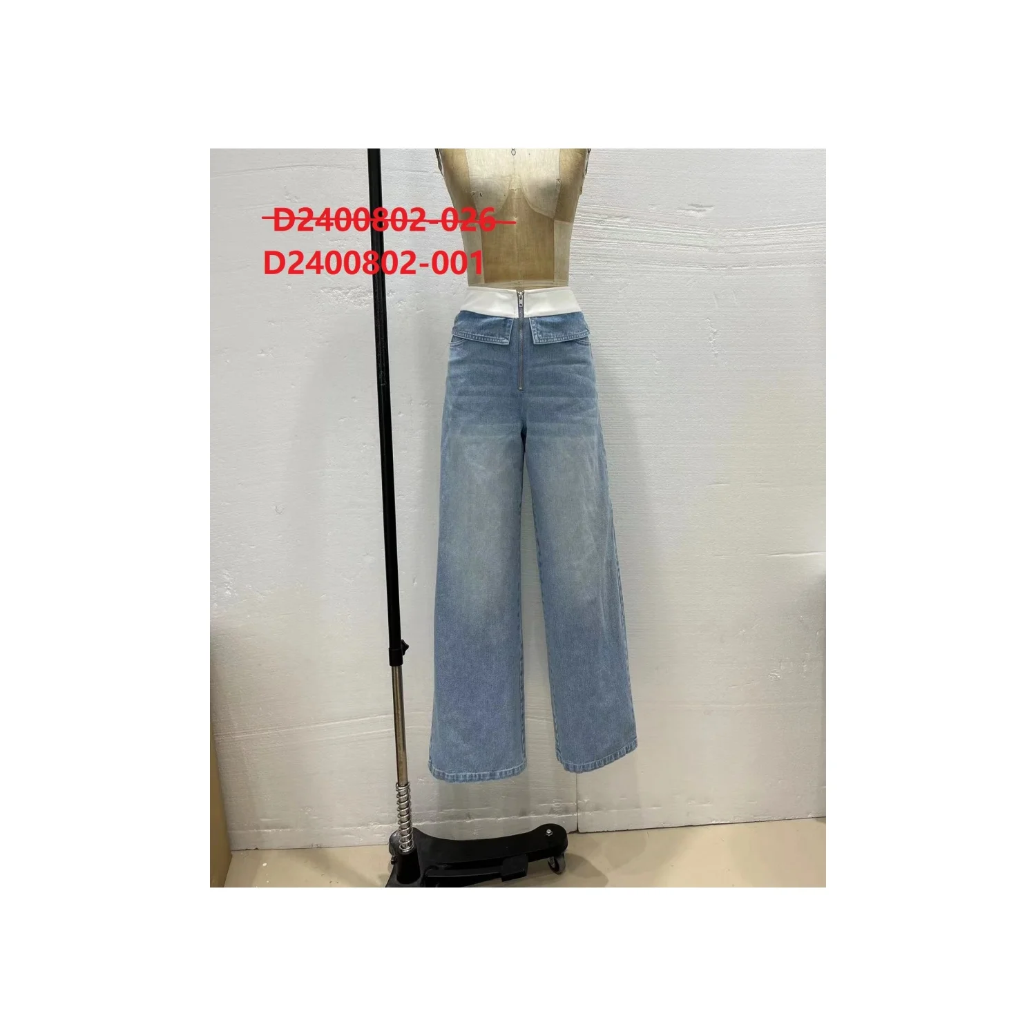 Casual And Relaxed Fashion Items Loose Jeans Enhance Fashion Taste With Classic Denim Denim Trousers
