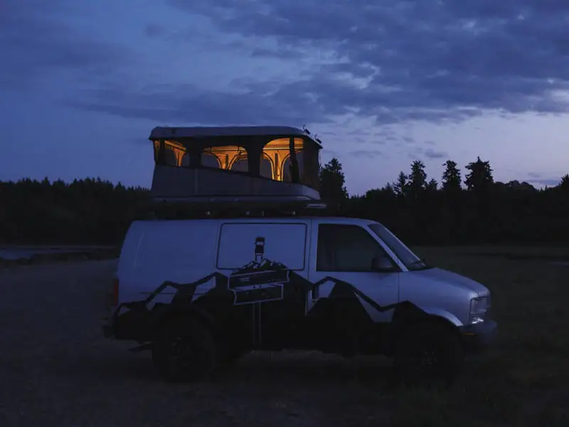 Customized Large Space Professional Outdoor Camping Roof Top Rooftop SUV Car Hard Shell Tent