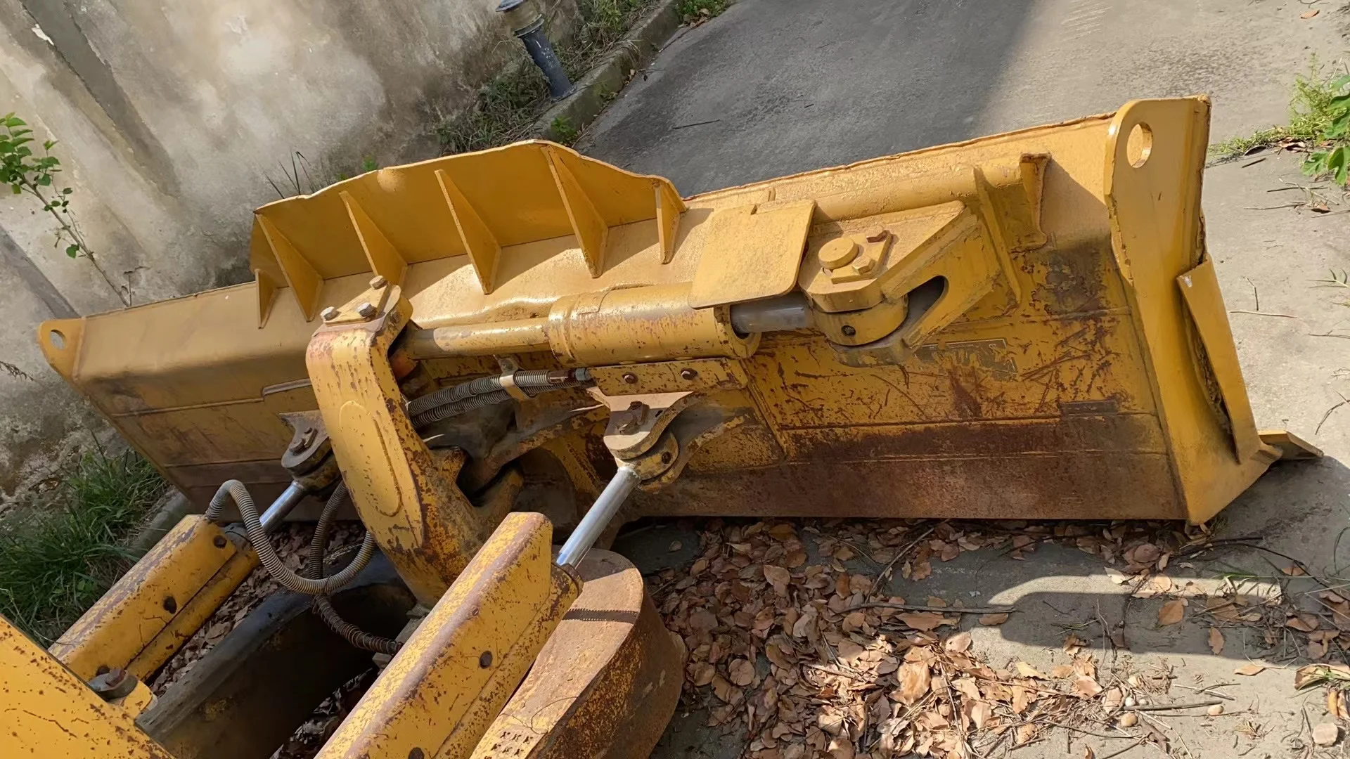 Японский оригинальный бульдозер HANGKUI cat d5m с сертификатом EMA CE EPA б/у Cat
