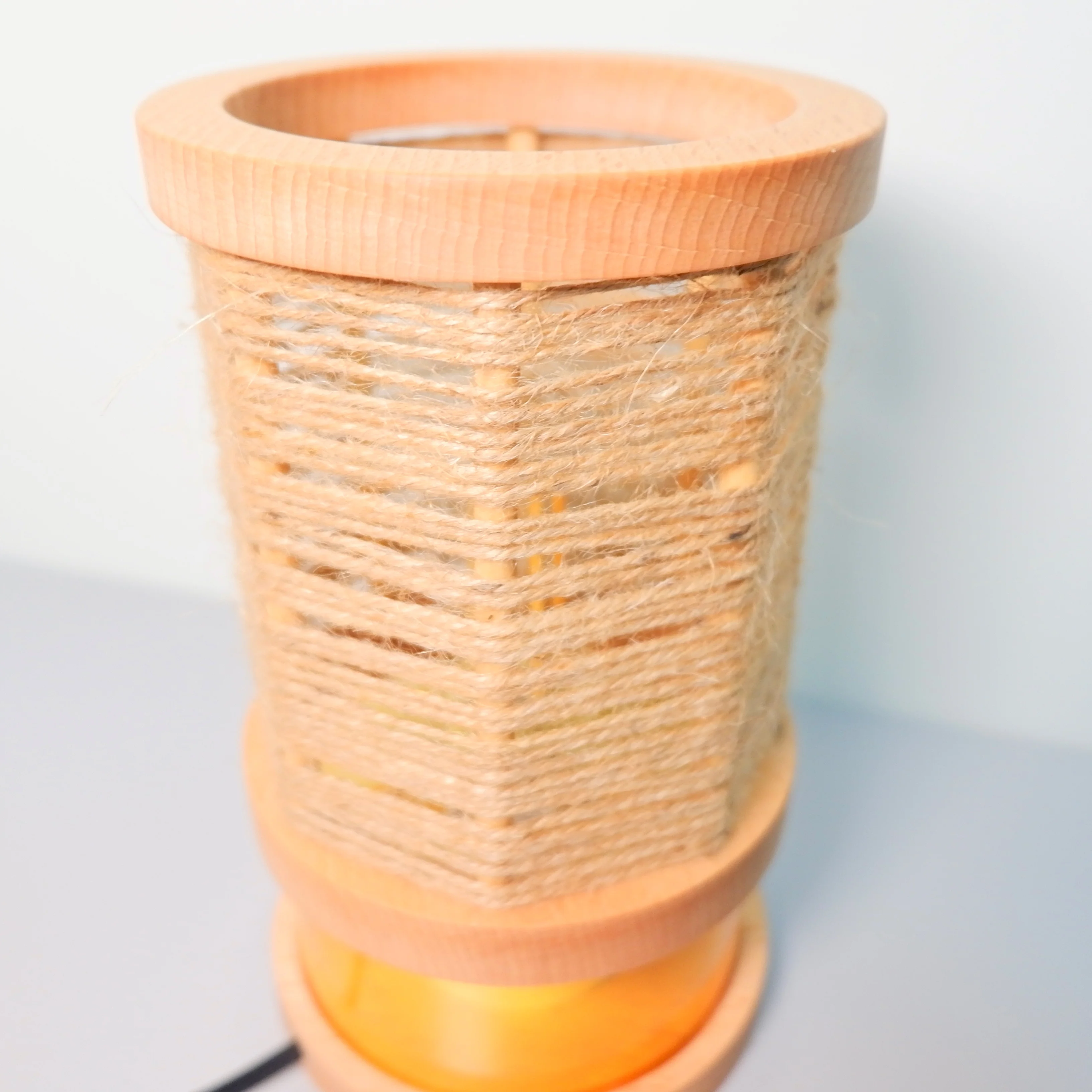 Jute Rope Shade Retro Wooden Table Lamp Bedroom Bedside Lamp E27 LED Bulb 110-240V Highly Customized Wooden Lamp For Decoration