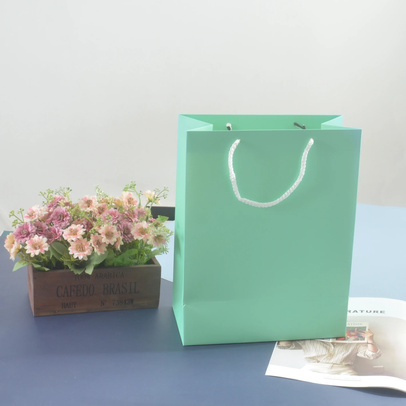 Custom Logo Bolsas De Regalo Sac En Papier Kraft Pas Cher Shopping Gift Bag Bolsa De Papel coated Paper Bag