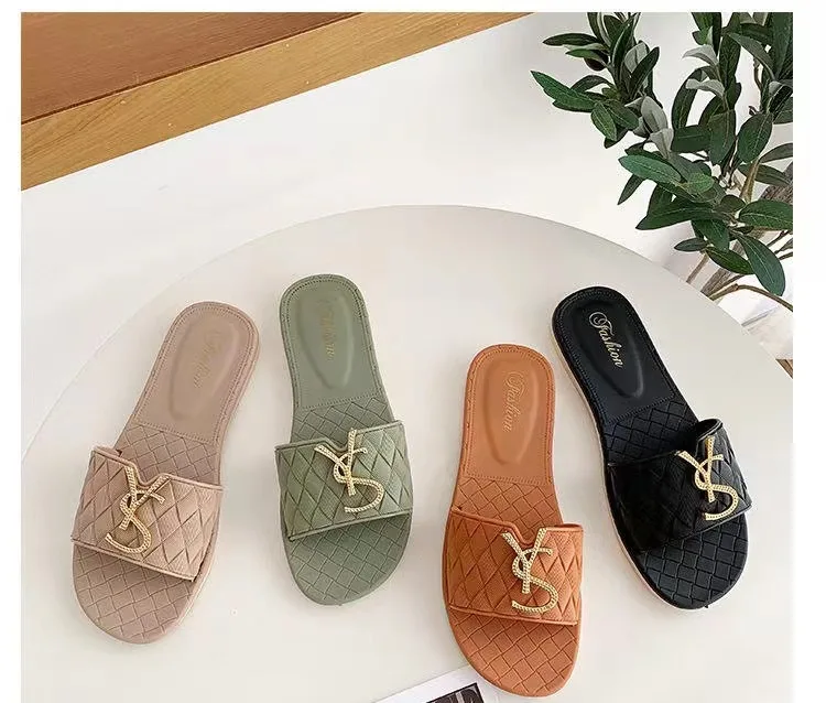 Women Wear Flat-bottomed Fashion Sandals and Slippers Out in Summer Beach Shoes Seaside Flip-flops PVC Picture Women Female Lady