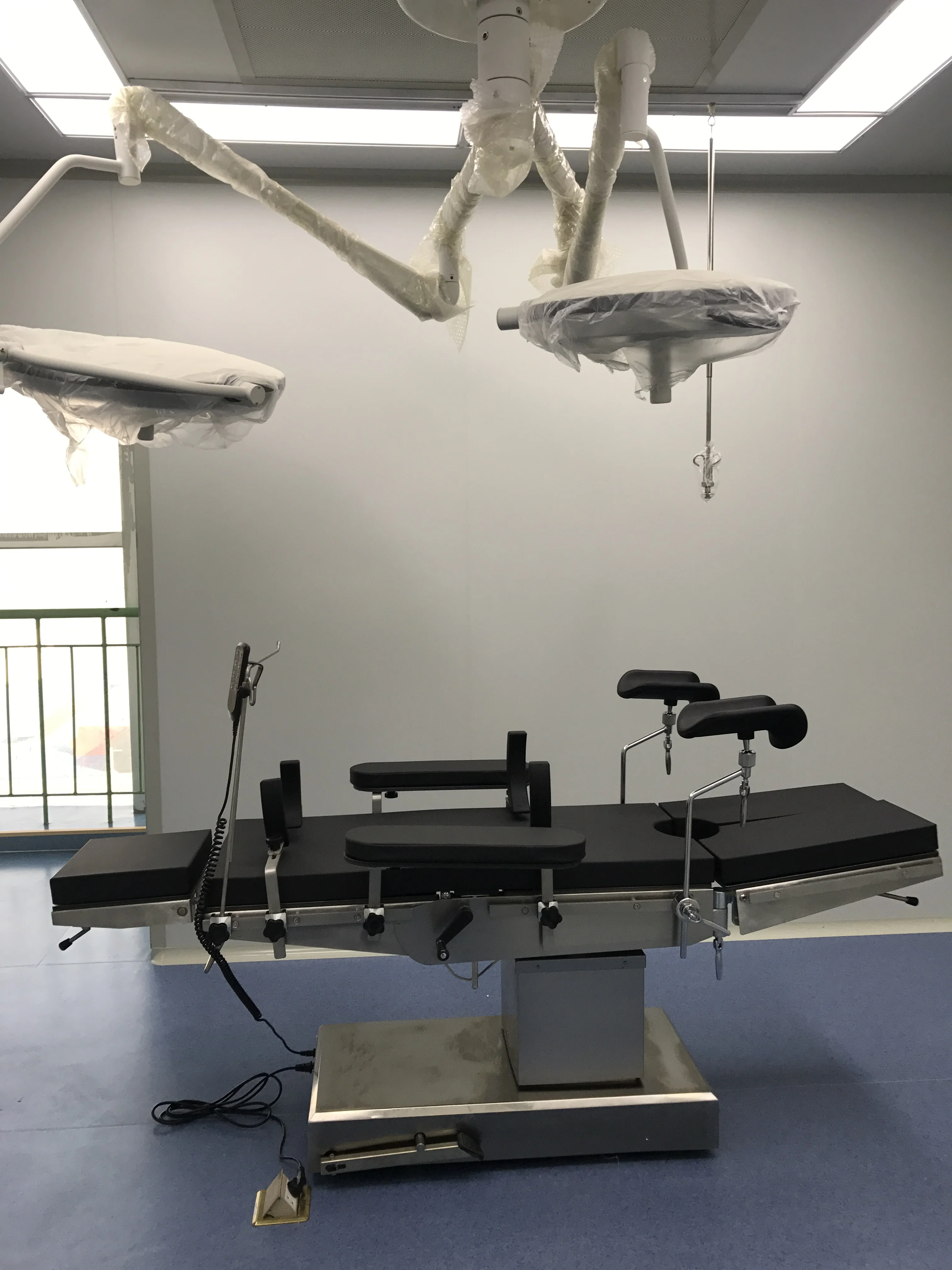 CHENWEI Economy Model Operating Table Super Low Priced Bed for Medical Procedures Operating bed