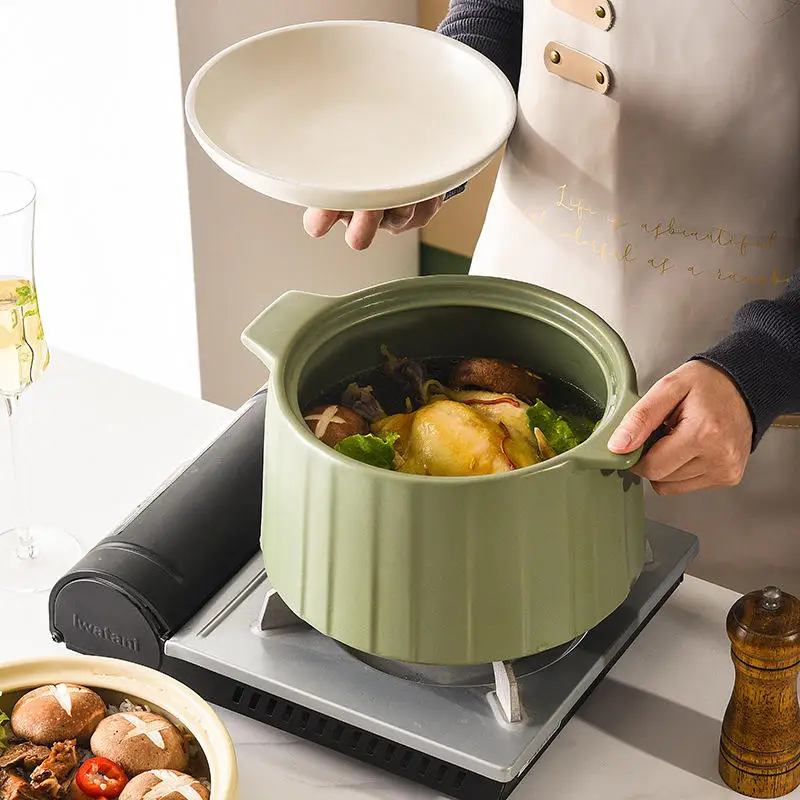 Household Wood Grain Handle Round Large Ceramic Casserole, Special Ceramic High Temperature Resistant Casserole for Gas Stove 4L