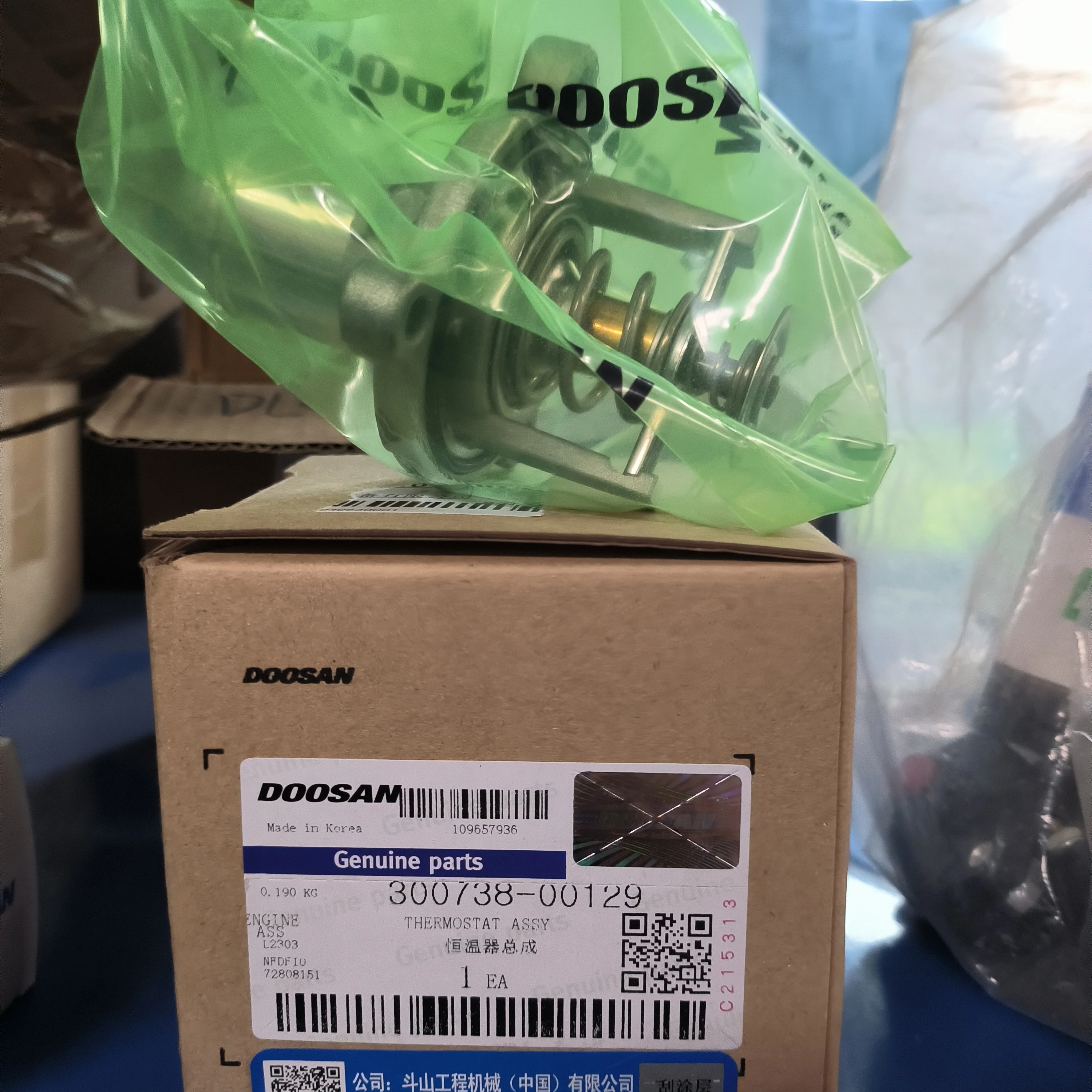 Doosan Daewoo Hyunda i Doosan  excavator DX 300738-00129 THERMOSTAT ASSY
