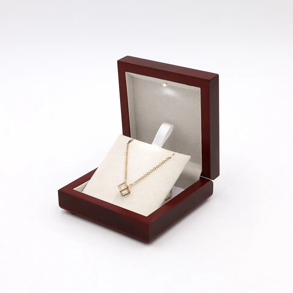 JUNJI Fashion Wood Packaging Box Wooden Jewellery Necklace Display LED Light Luxury Gift Pendant Wood Packaging Jewelry Box