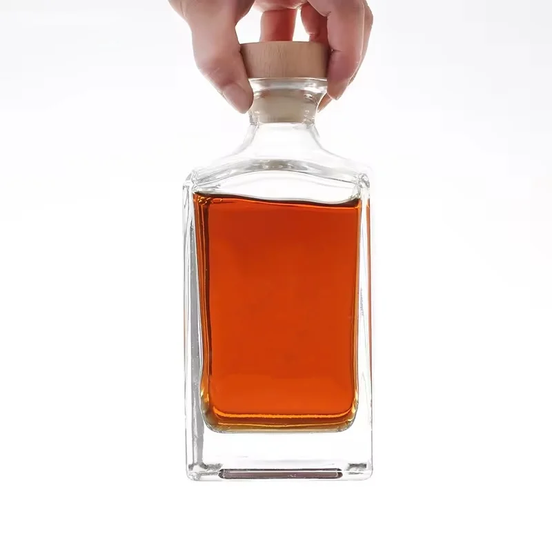 Оптовая продажа Квадратная бутылка ликера 70cl супер прозрачный вес тяжелый виски бренди Ром Текила водка джин пробка стеклянная вина 700 мл