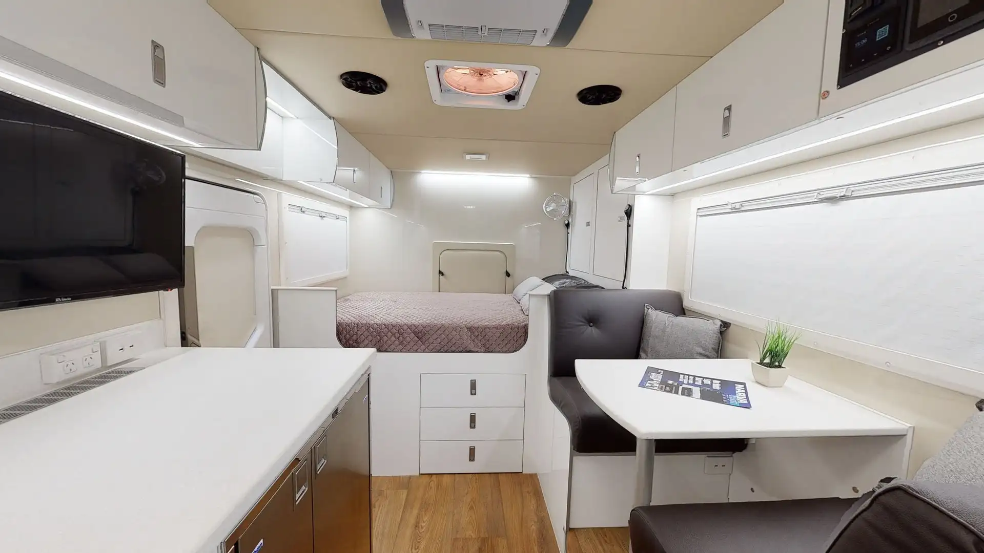 2022 Новый экспедиционный грузовик для кемпинга Kinlife 4x4 с Ensuite