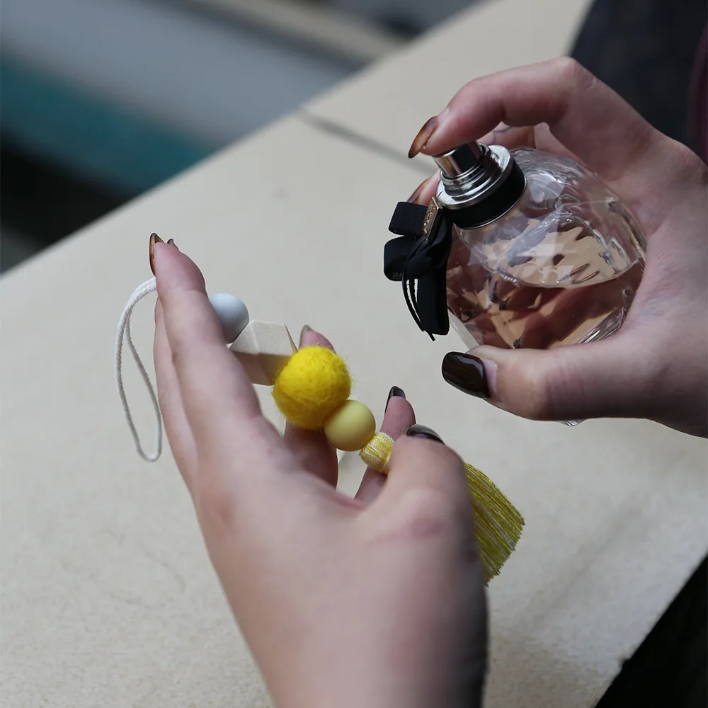 New Key Chain Bag Charm Beech Bead Felt Ball Cotton Tassel Car Pendants Essential Oil Diffuser Car Aromatherapy Hanging Pendants