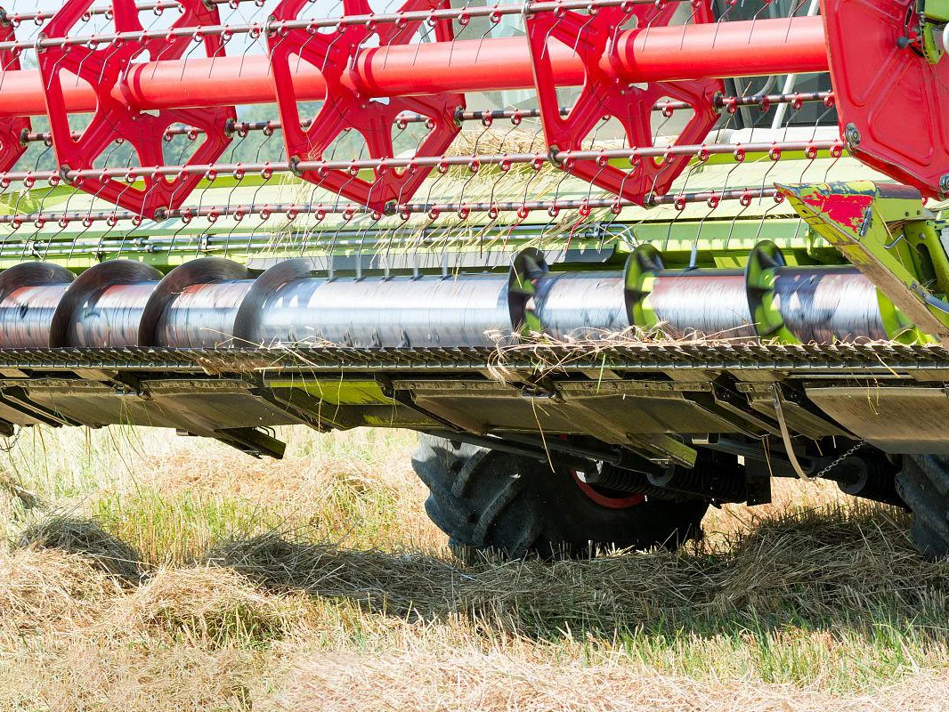 Chinese Brand 80HP Engine Power GV80 Wheel Combine Harvester for Sale