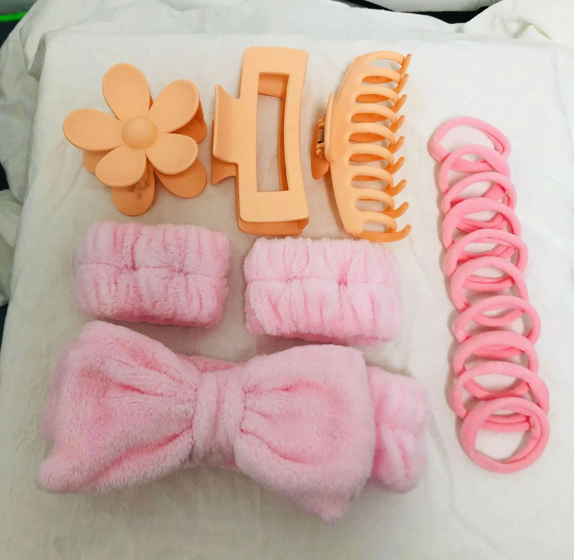 16Pcs Spa Bowknot Headband and Wristband Set Hair Claw Hair Tie Makeup Skin Care Kits Velvet Facewash Cleansing Head Band Sets