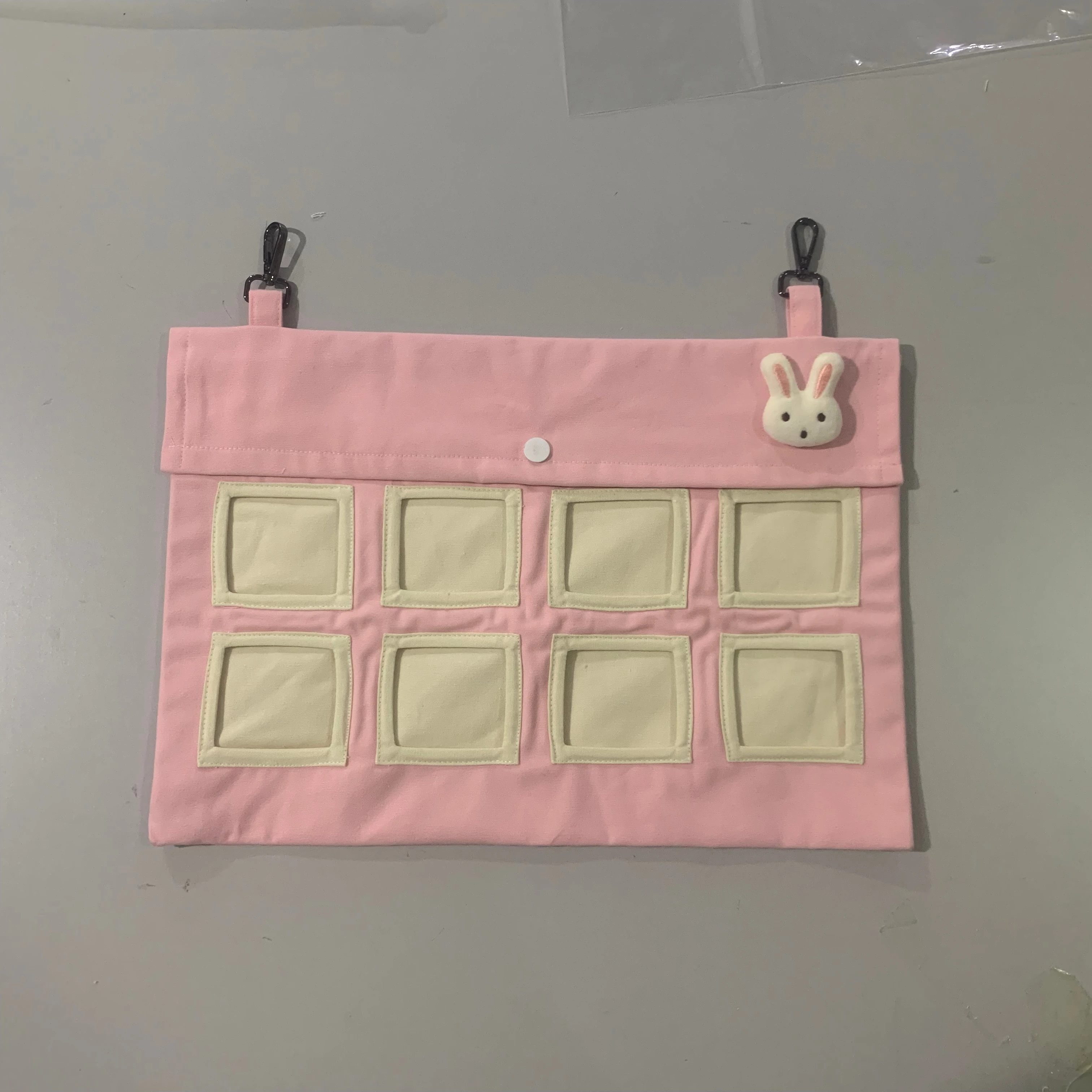 New design super cute safe gnawing resistant small animal hanging hay pet pig feeder storage rabbit feeder Hay Bag