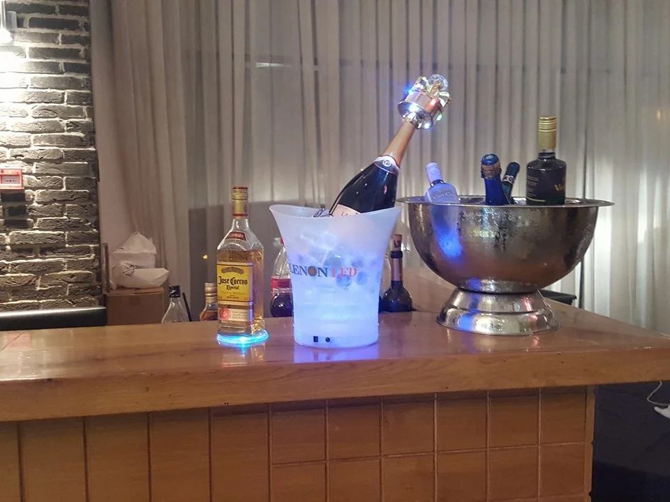 for promotion 1 bottle pp led flashing lighted up acrylic wine beer champagne led plastic ice bucket