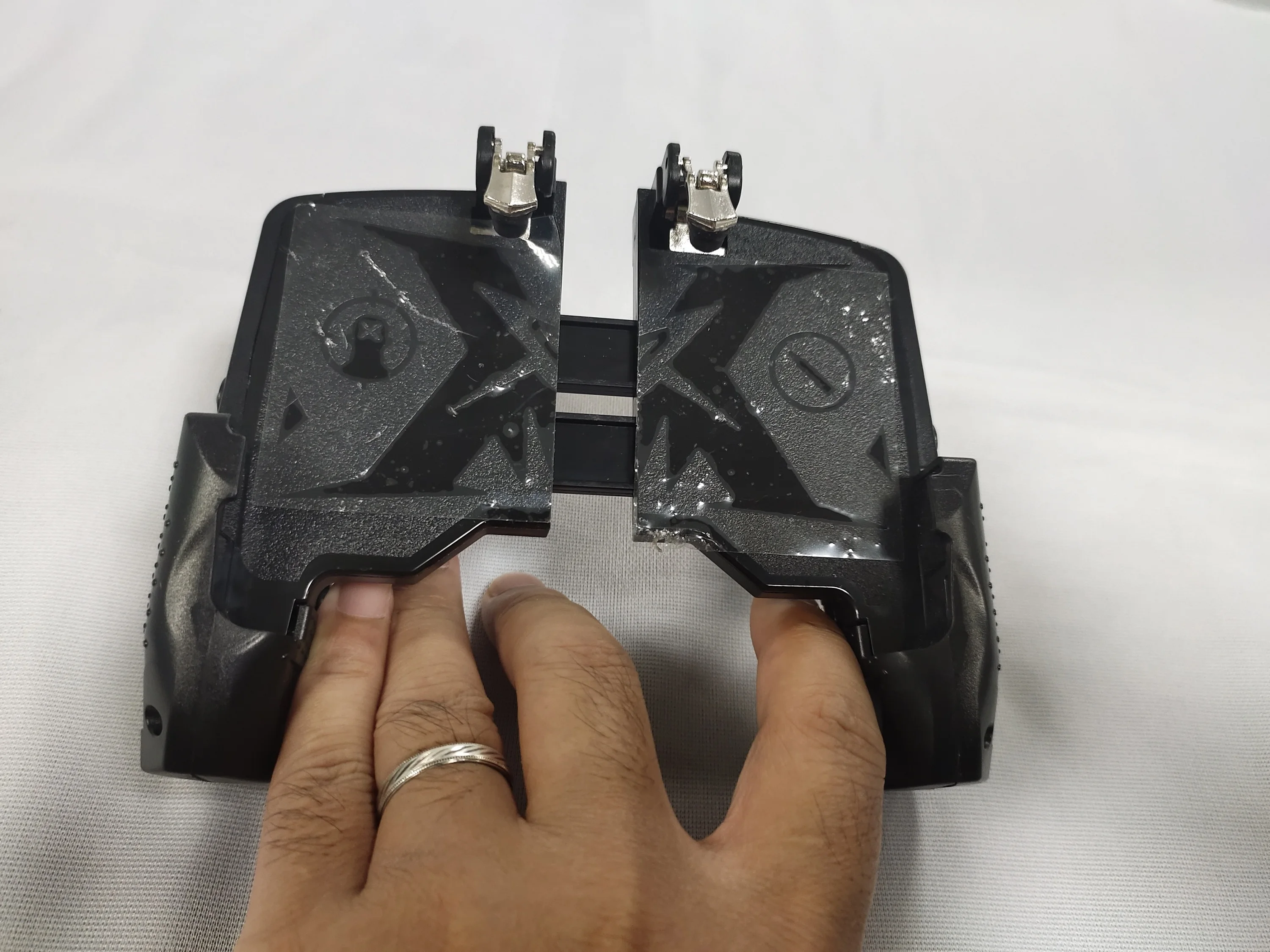 K21 Mobile Game Controller for PUBG/Call of Duty Aim Trigger Fire Buttons For 4.7-6.5 inch All models of mobile phones